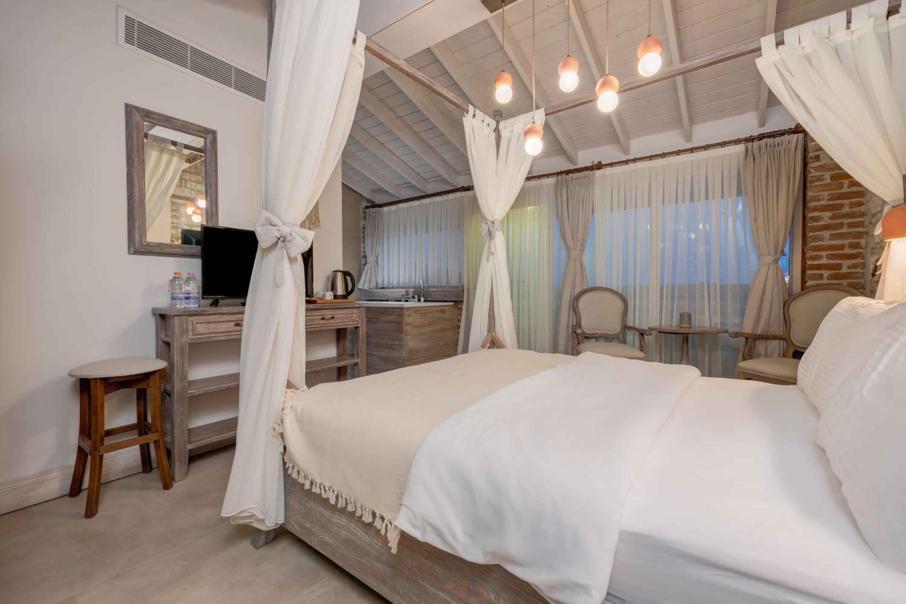 Deluxe Suite with Sea View