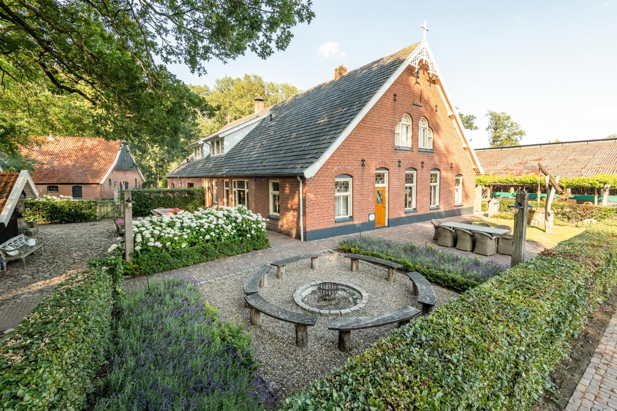 Villa photo 3