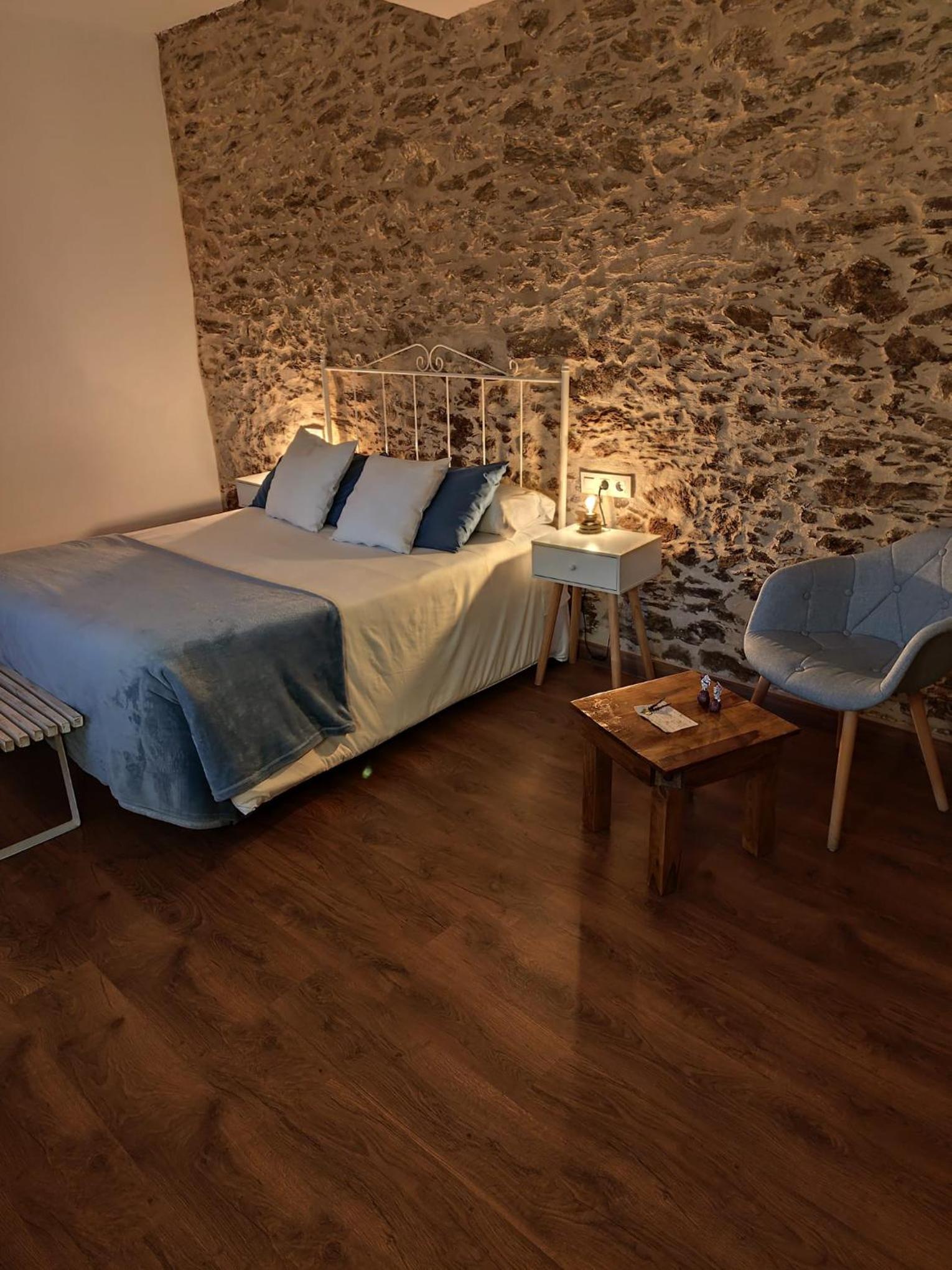 Small Double Room - Photo 1