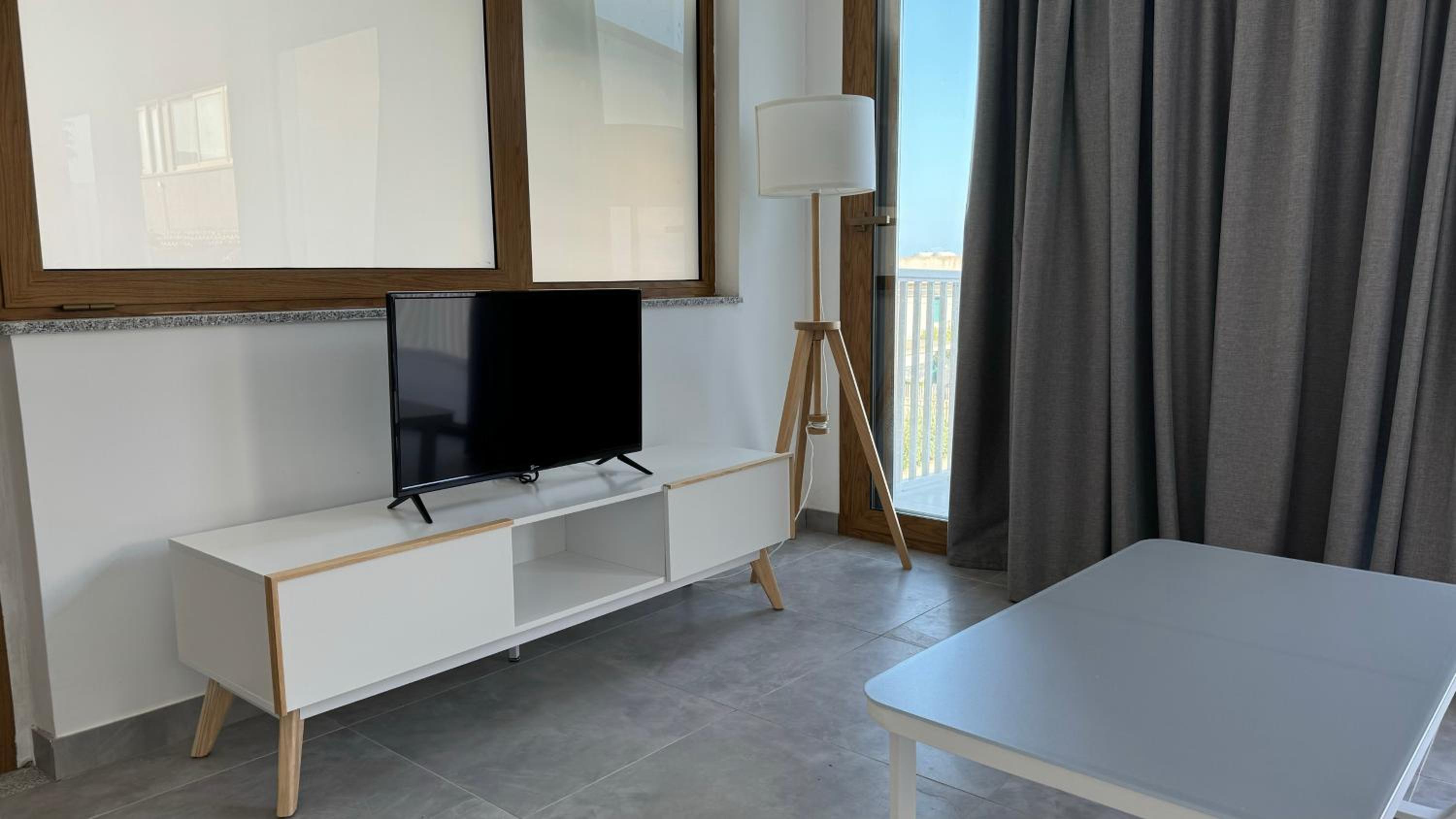 Three-Bedroom Apartment - High Floor photo 1