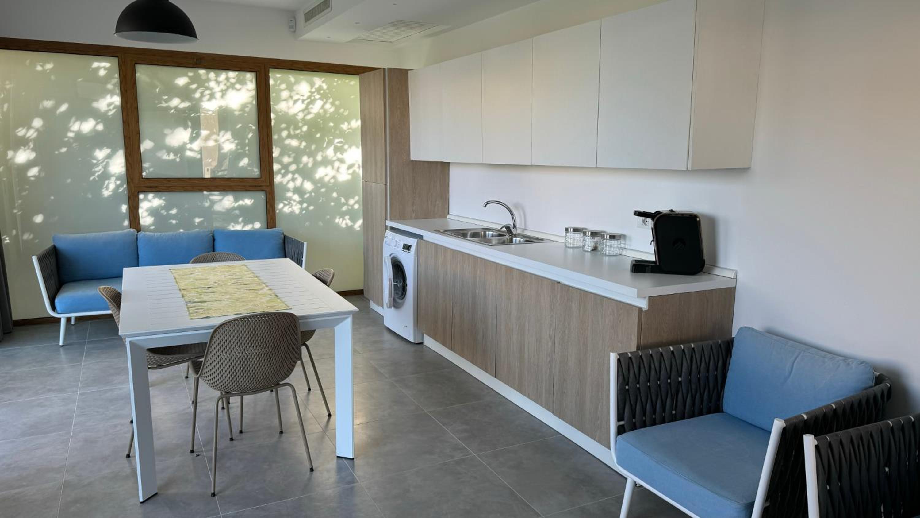 Three-Bedroom Apartment - High Floor photo 2