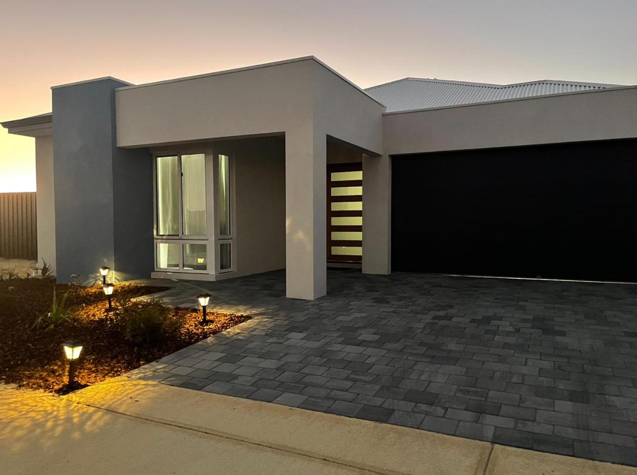 Four-Bedroom House photo 2