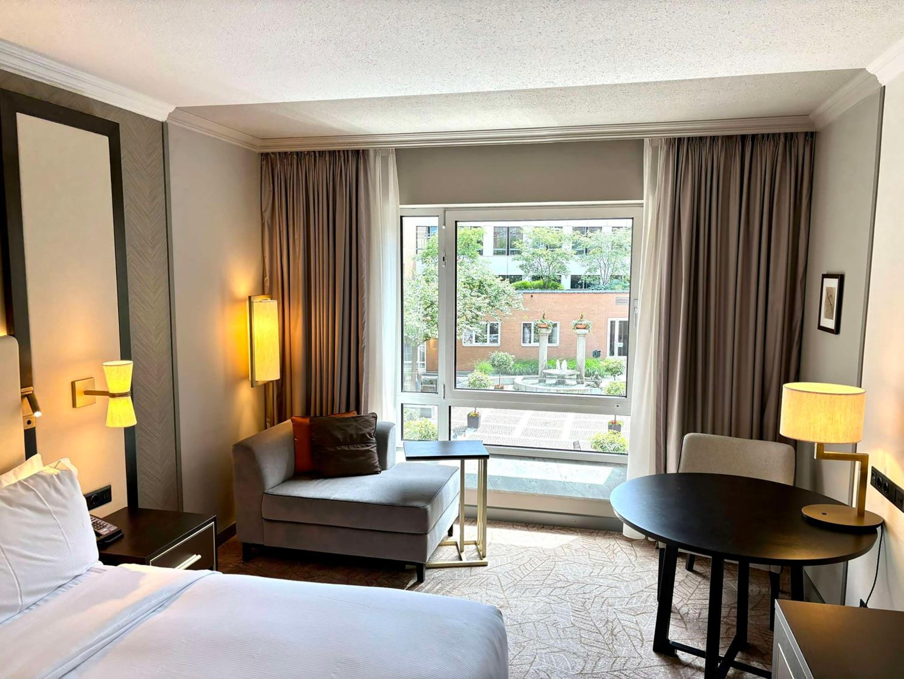 King Room with Courtyard View - Photo 4