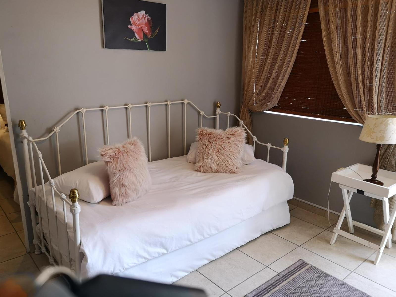 One-Bedroom Apartment - Photo 3