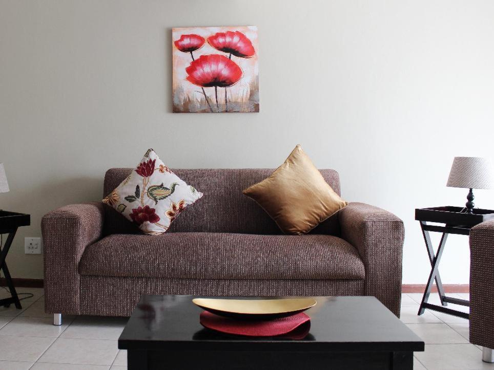 Three-Bedroom House - Photo 7