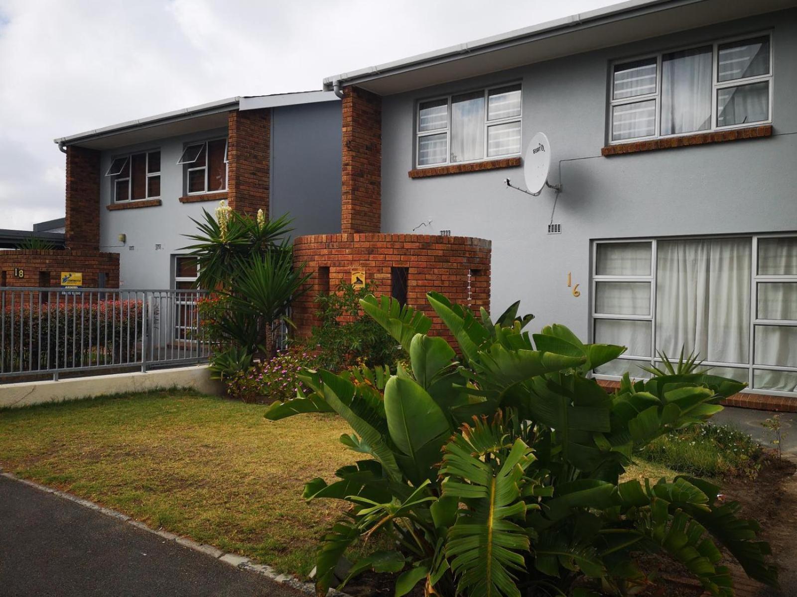 Three-Bedroom House - Photo 11