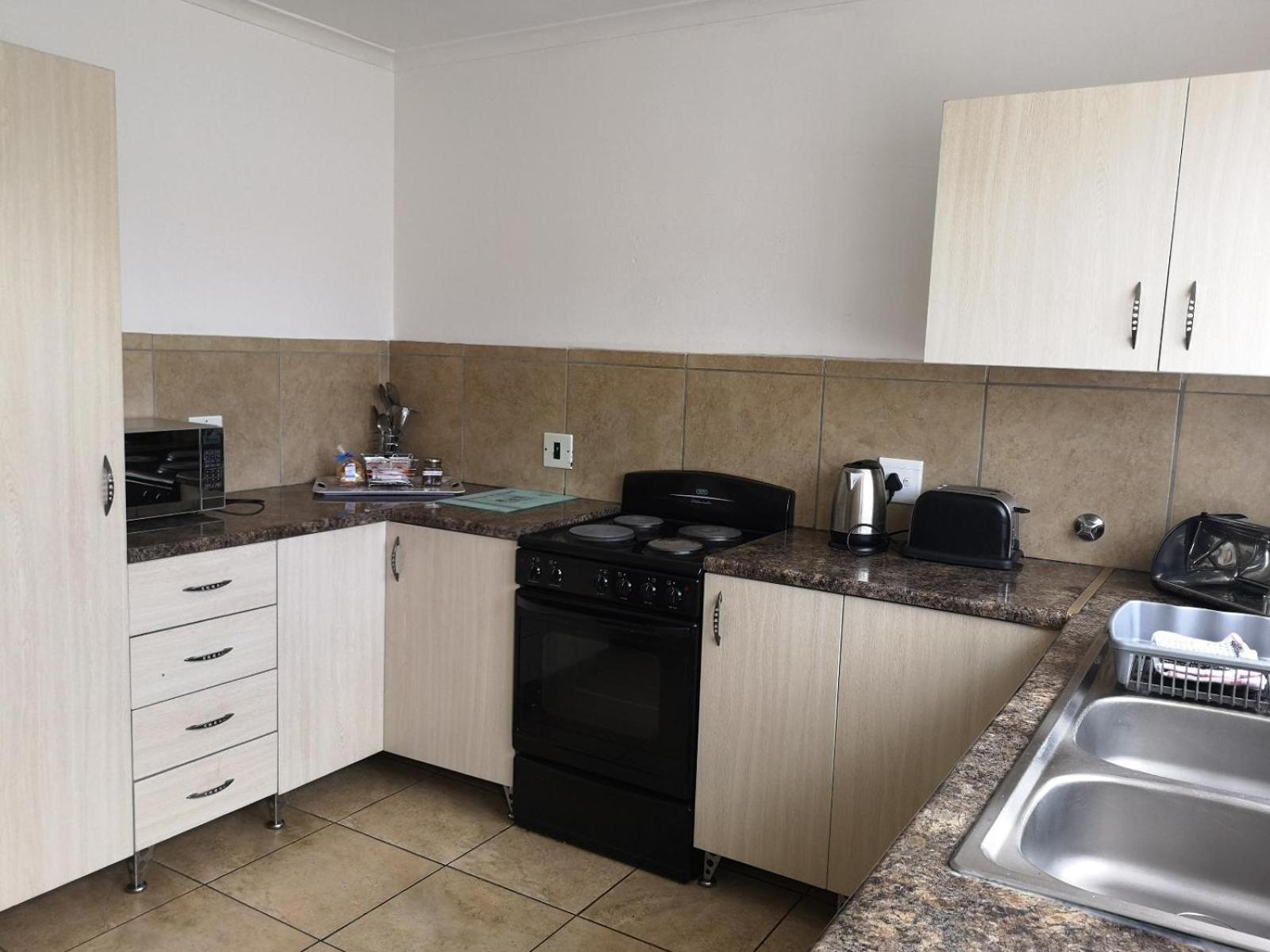 Three-Bedroom House - Photo 9
