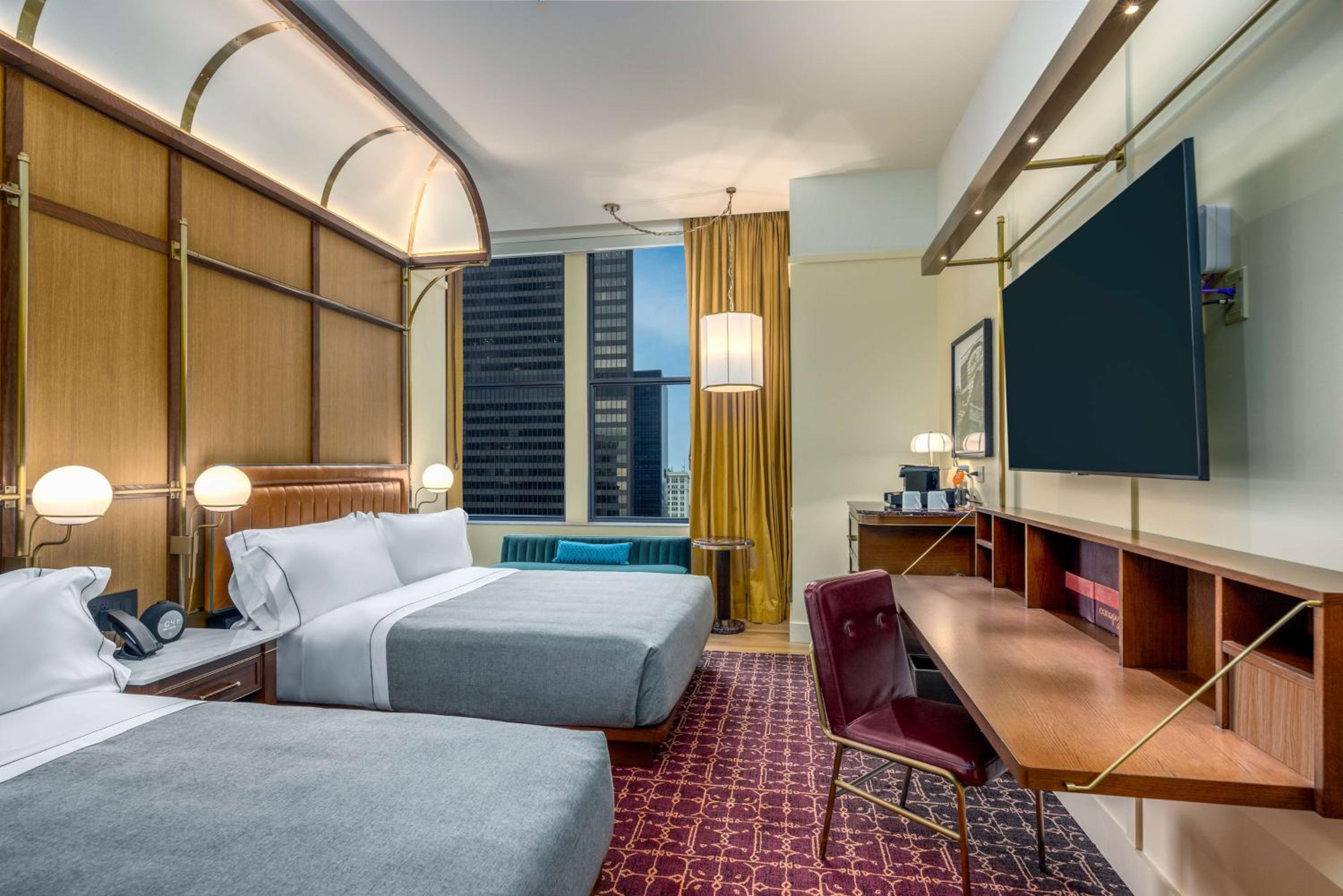 Queen Room with Two Queen Beds and Landmark View - Photo 3
