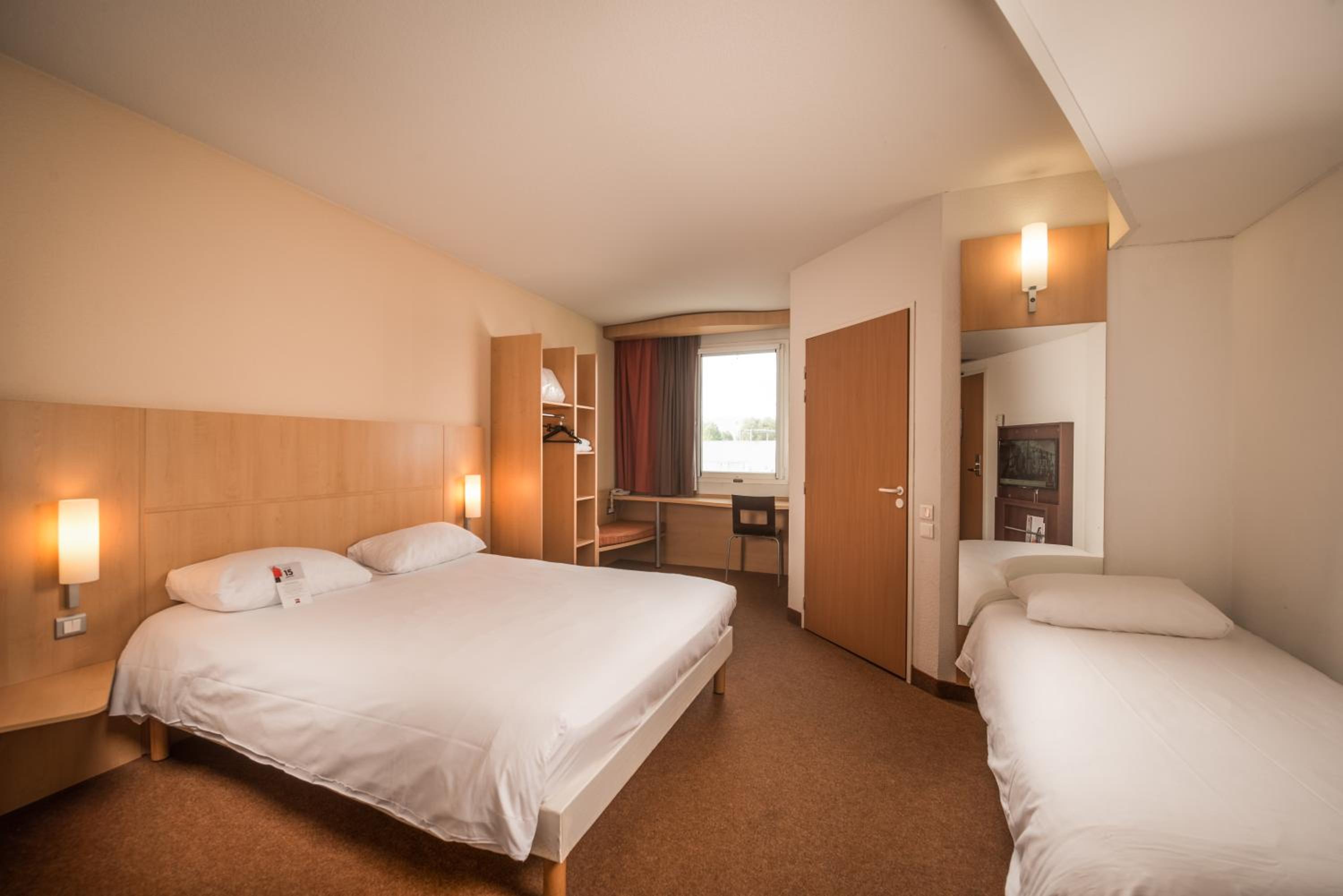 Standard Double Room - Photo 4