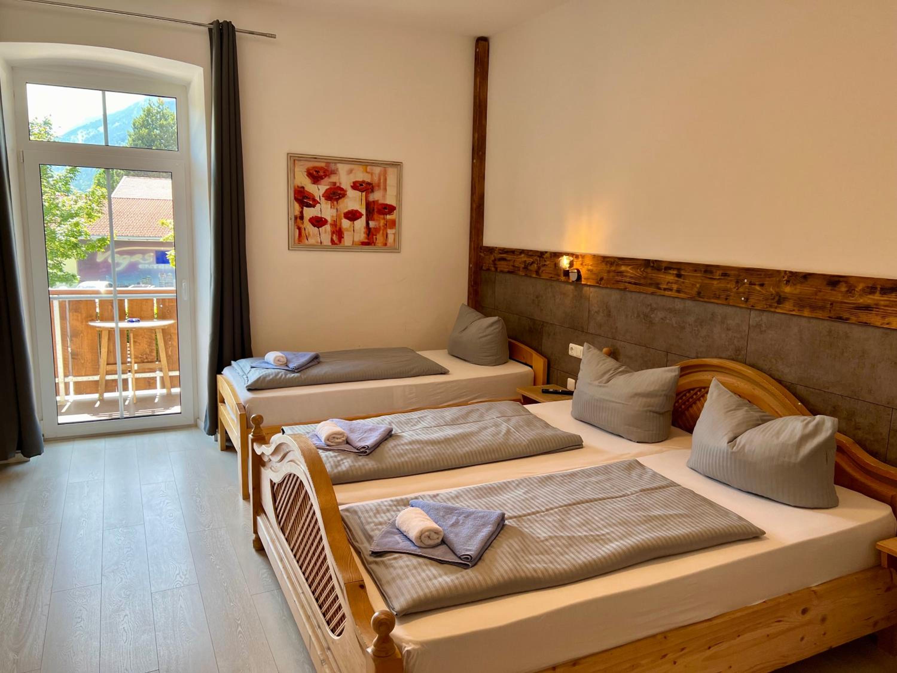 Triple Room with Balcony - Photo 10