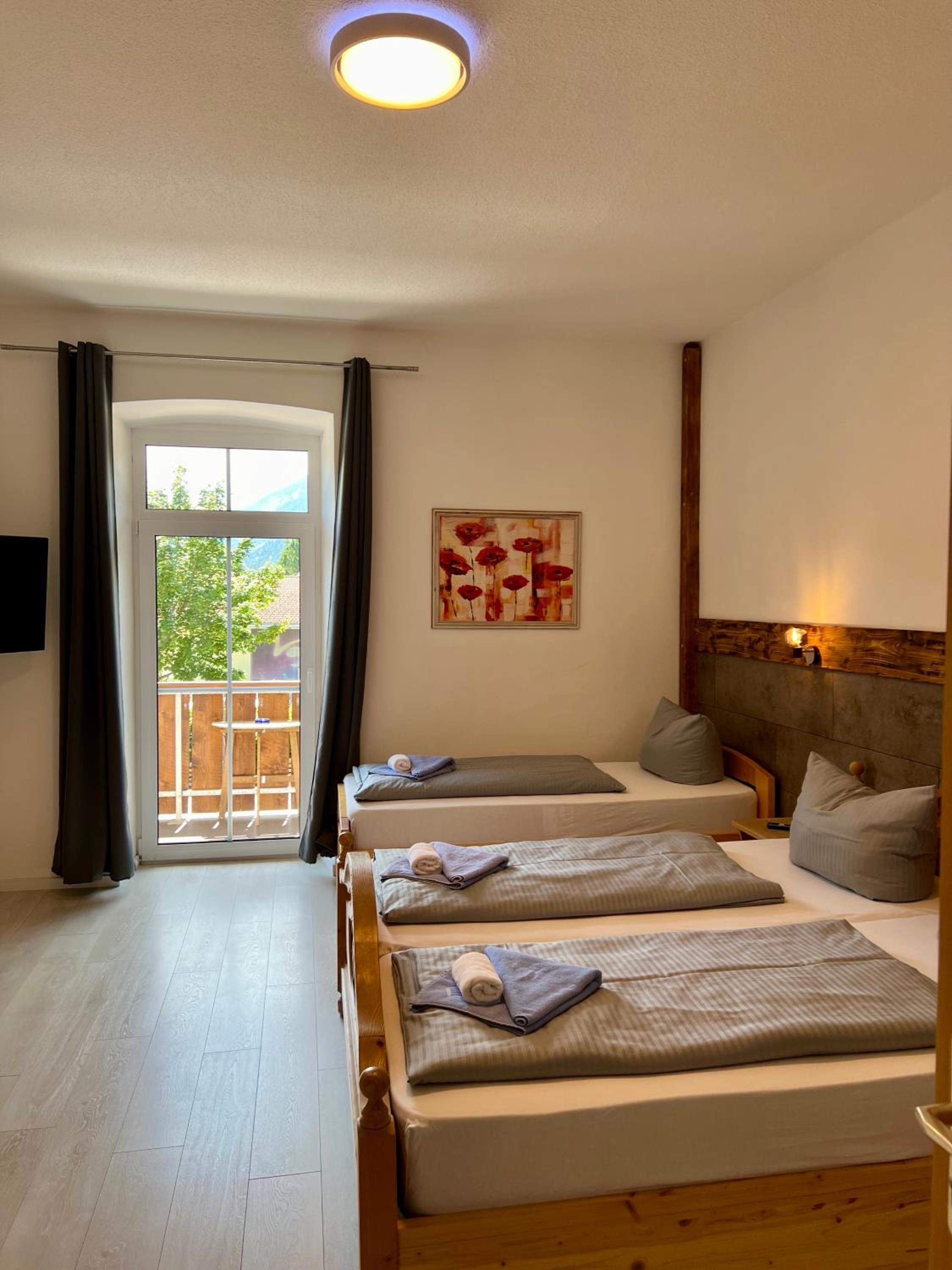 Triple Room with Balcony - Photo 13