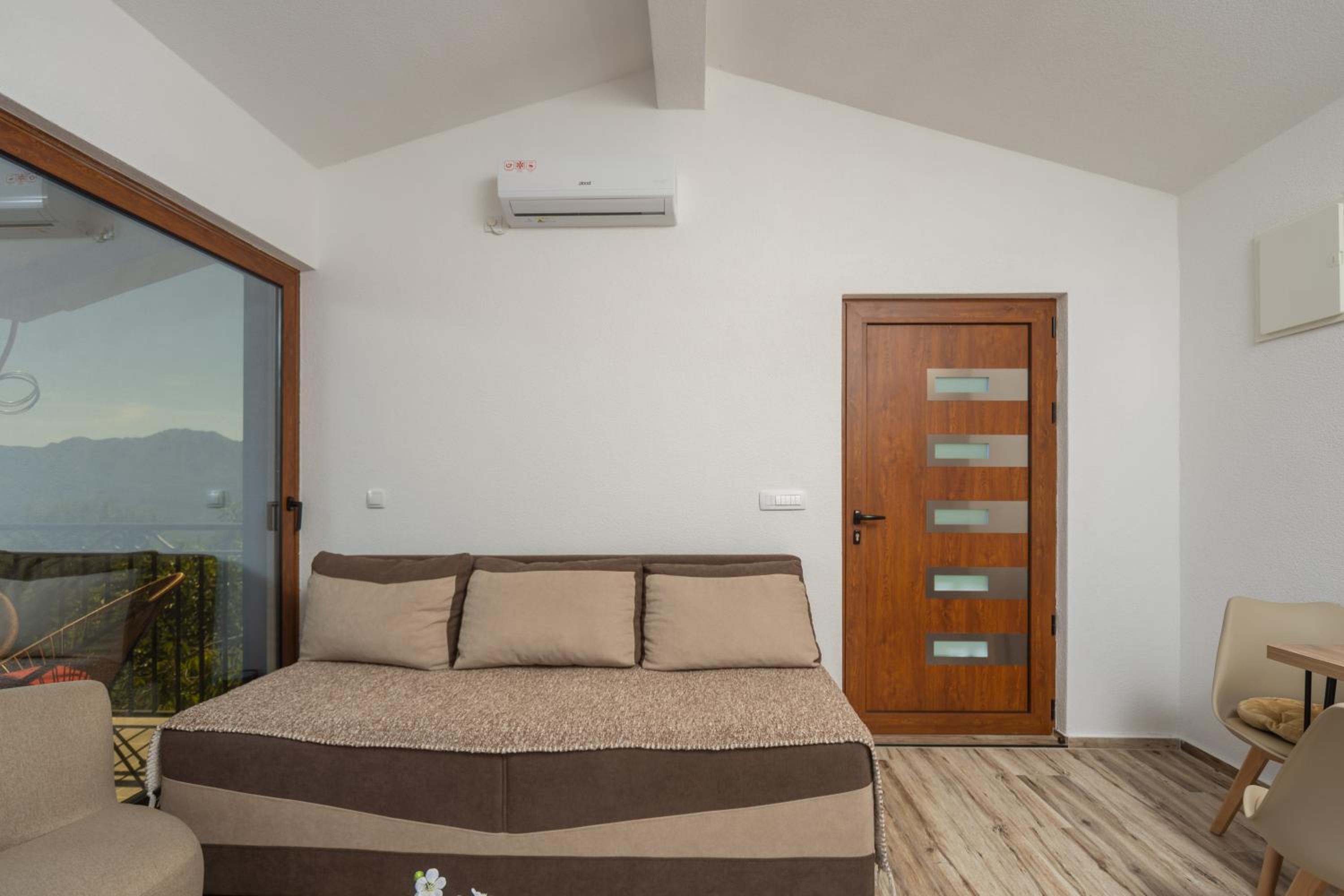 One-Bedroom Apartment with Balcony photo 1