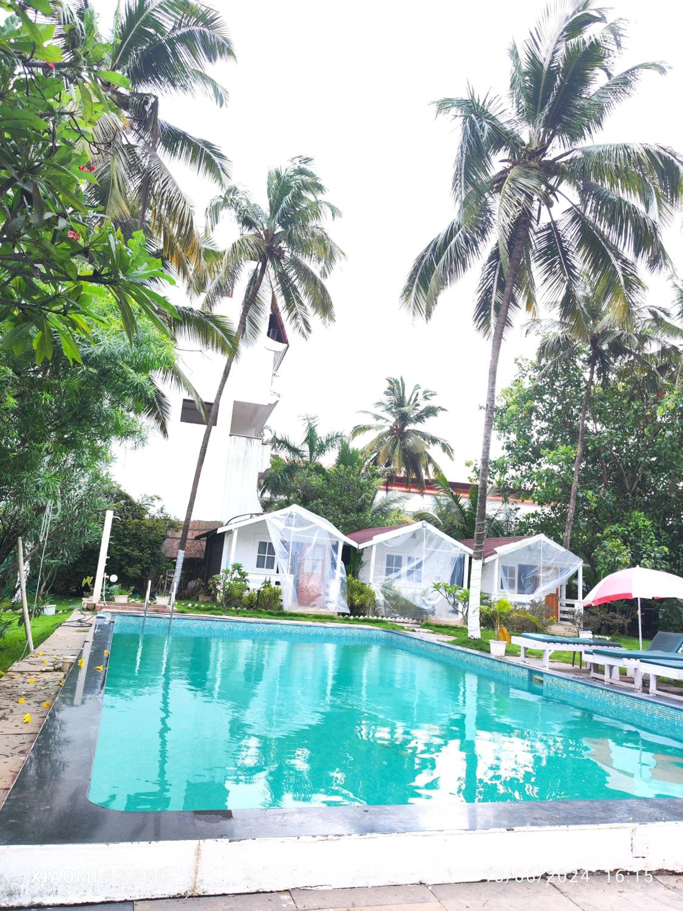 Deluxe Double Room with Balcony photo 3