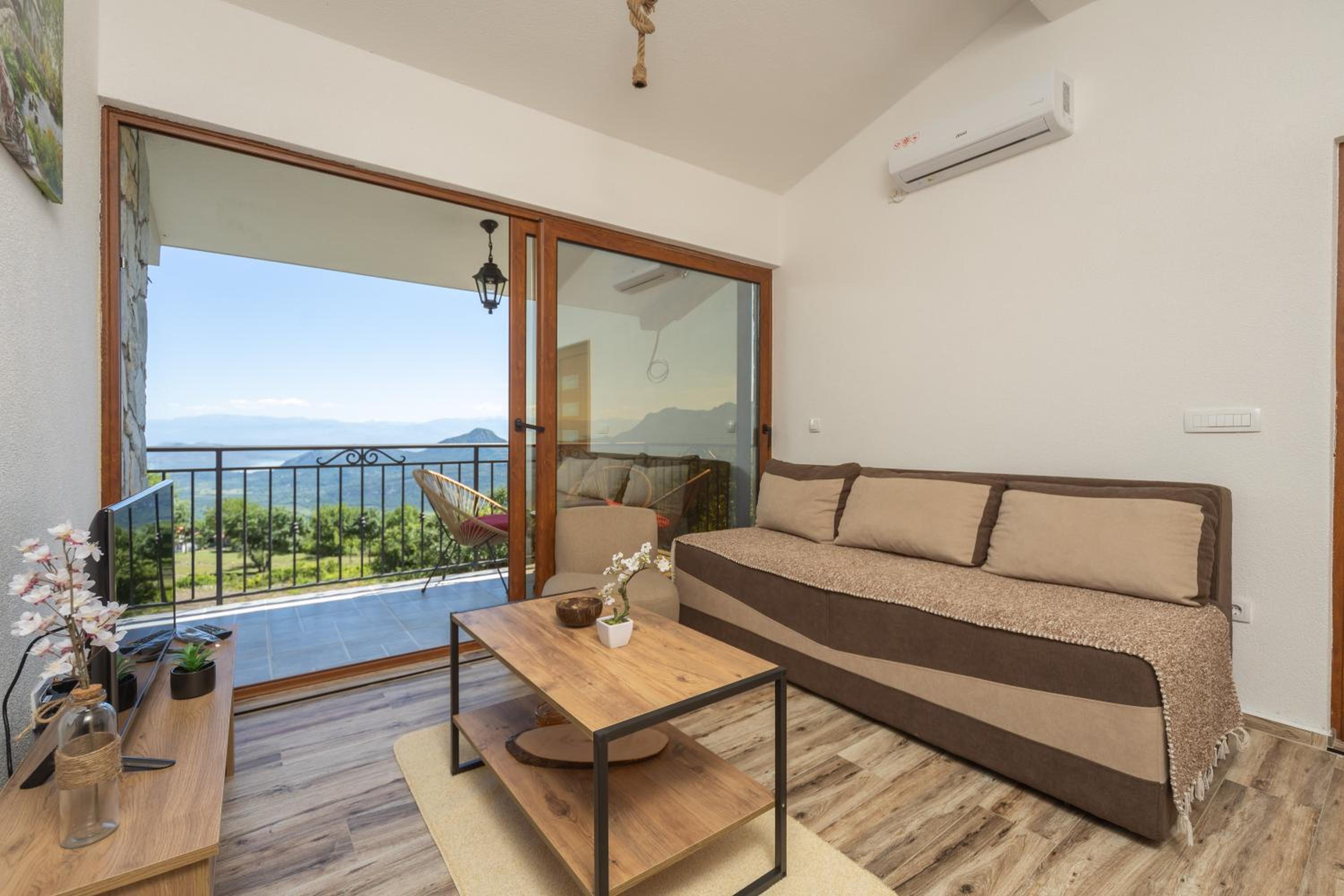 One-Bedroom Apartment with Balcony photo 3