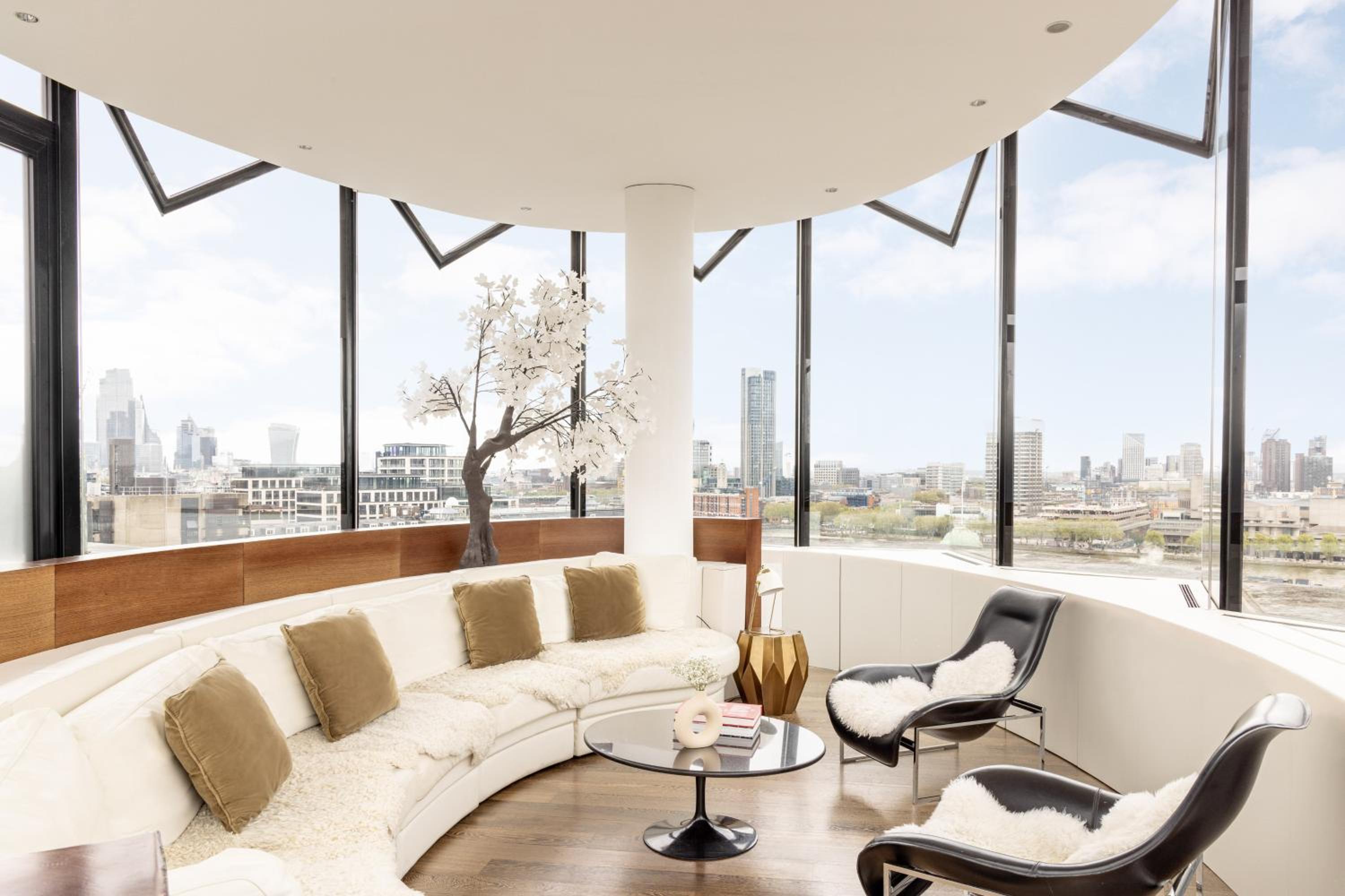 Penthouse (Non Smoking) thumbnail 5