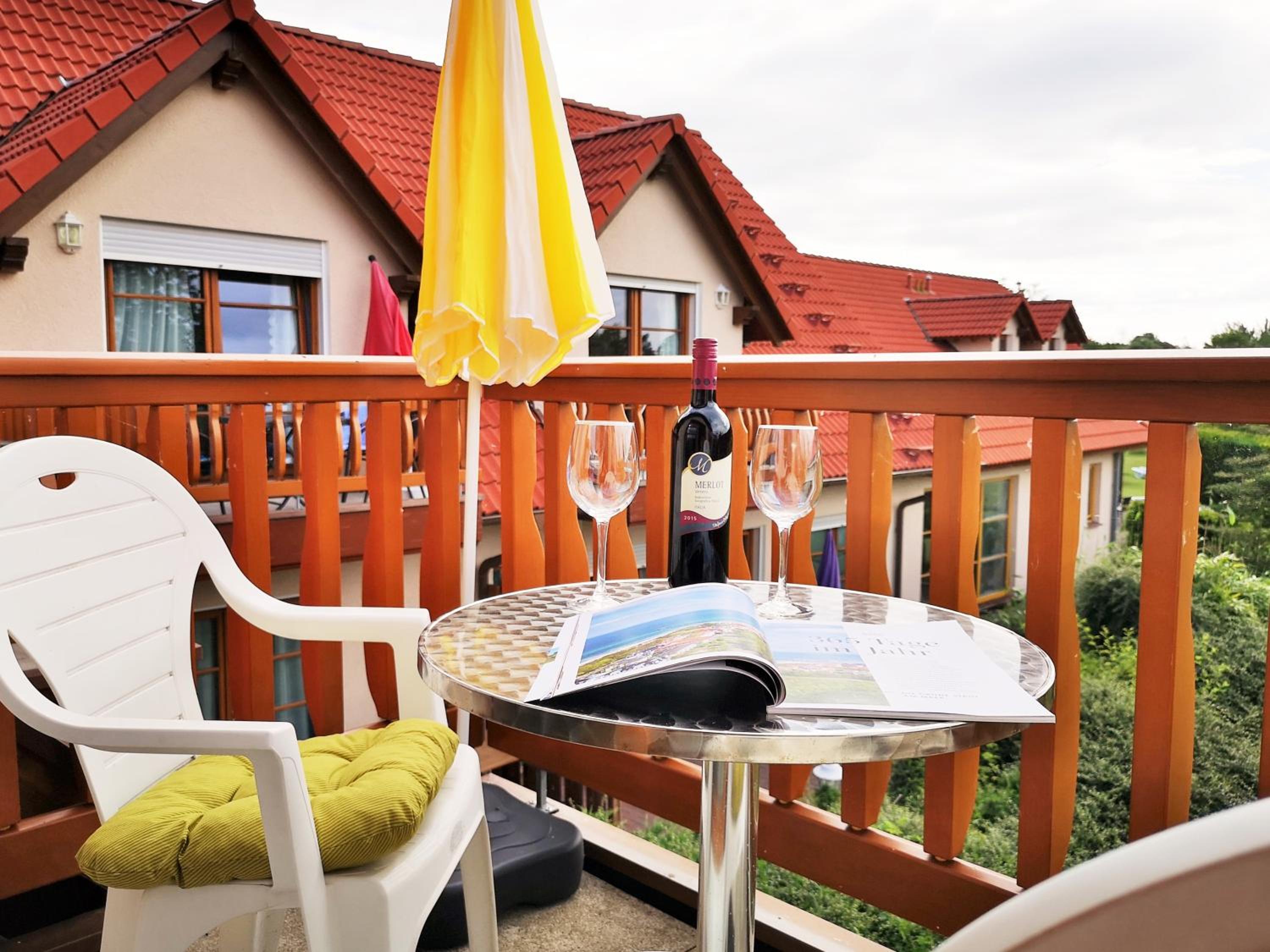 Apartment with Balcony photo 2