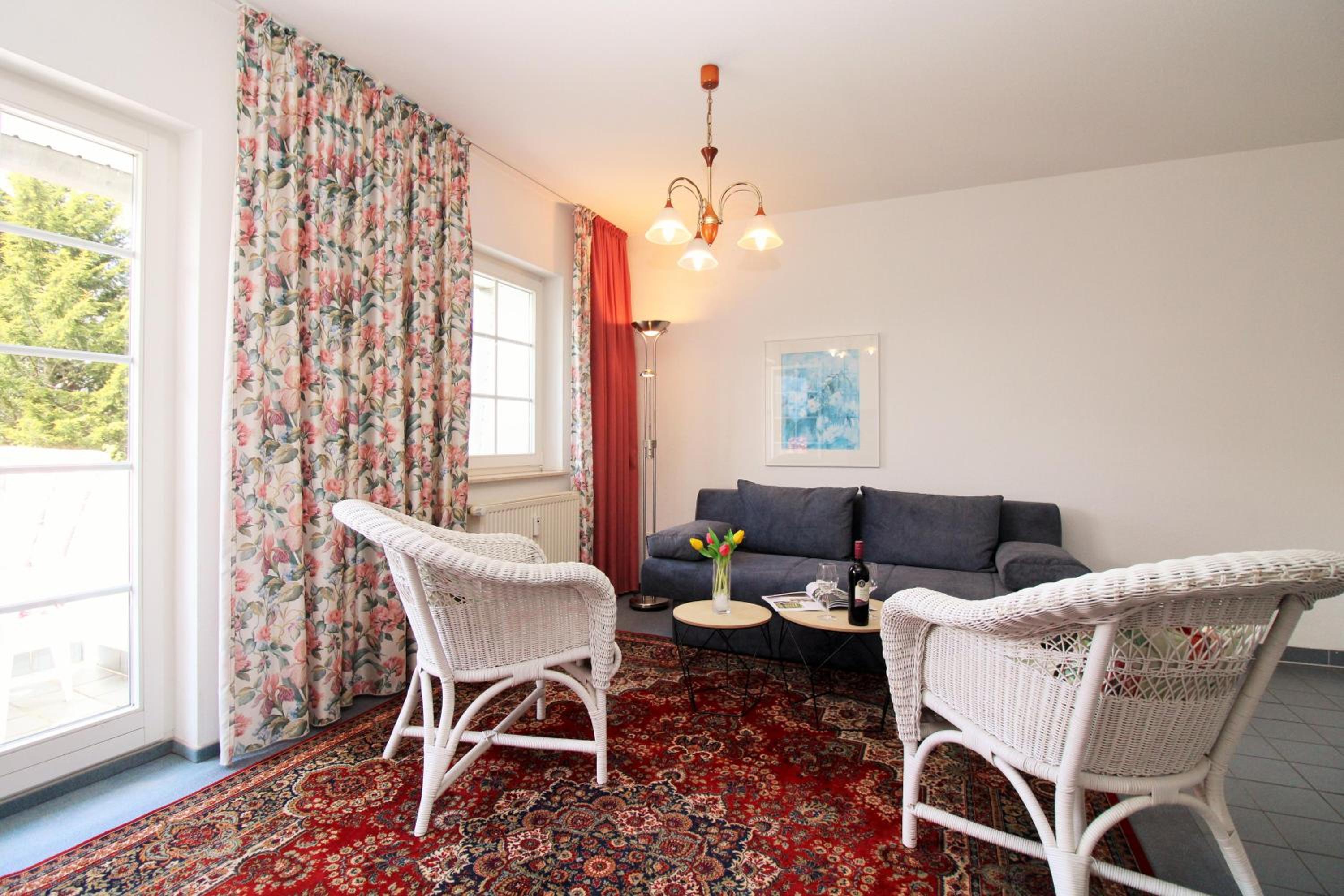 Apartment with Balcony photo 2