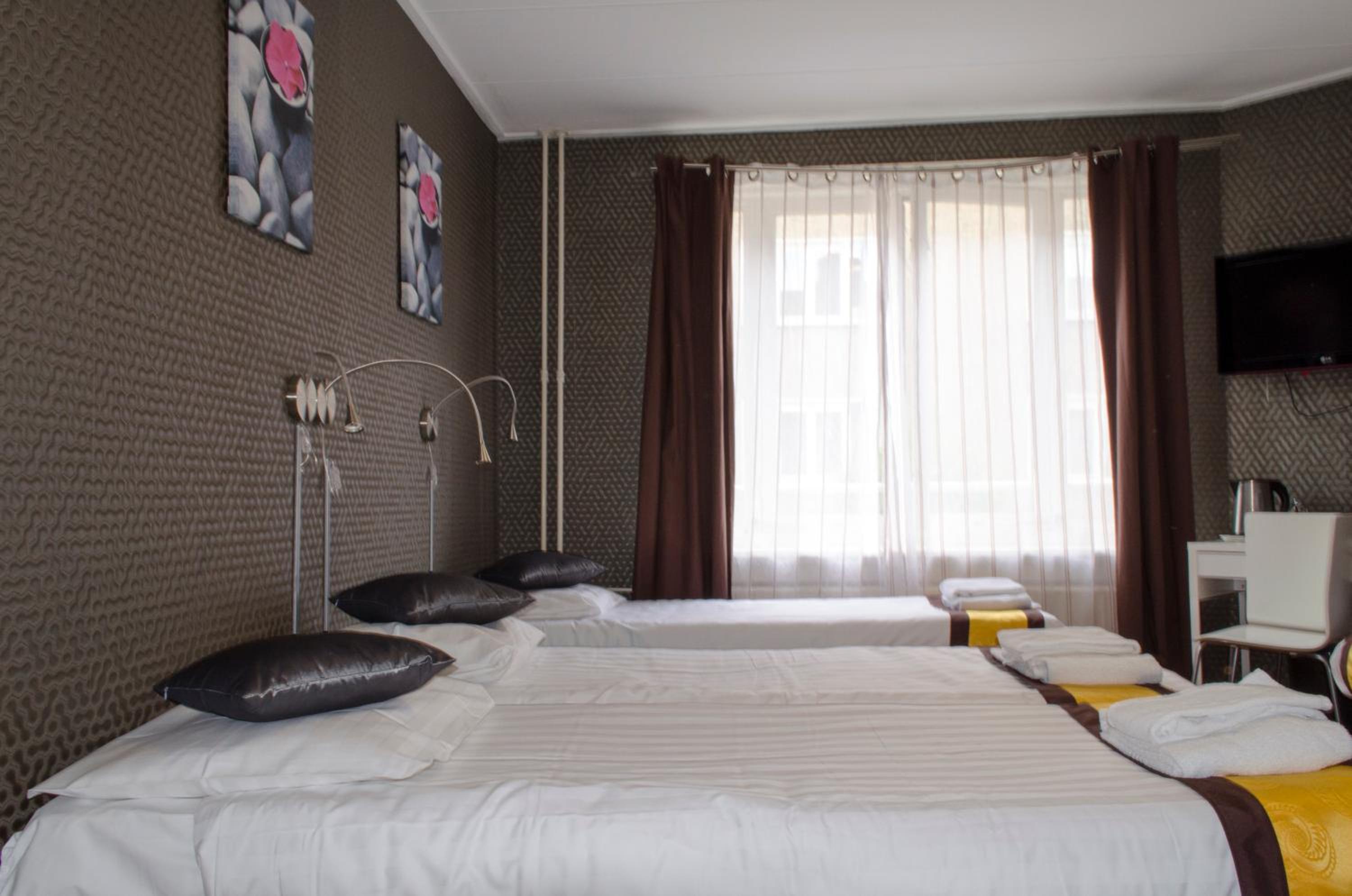 Quadruple Room with Private Bathroom