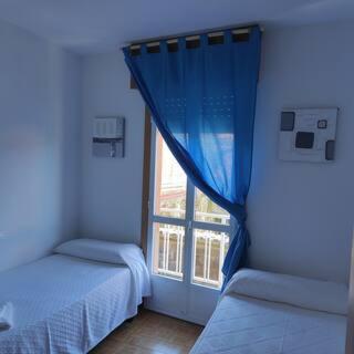 Twin Room with Shared Toilet photo 1