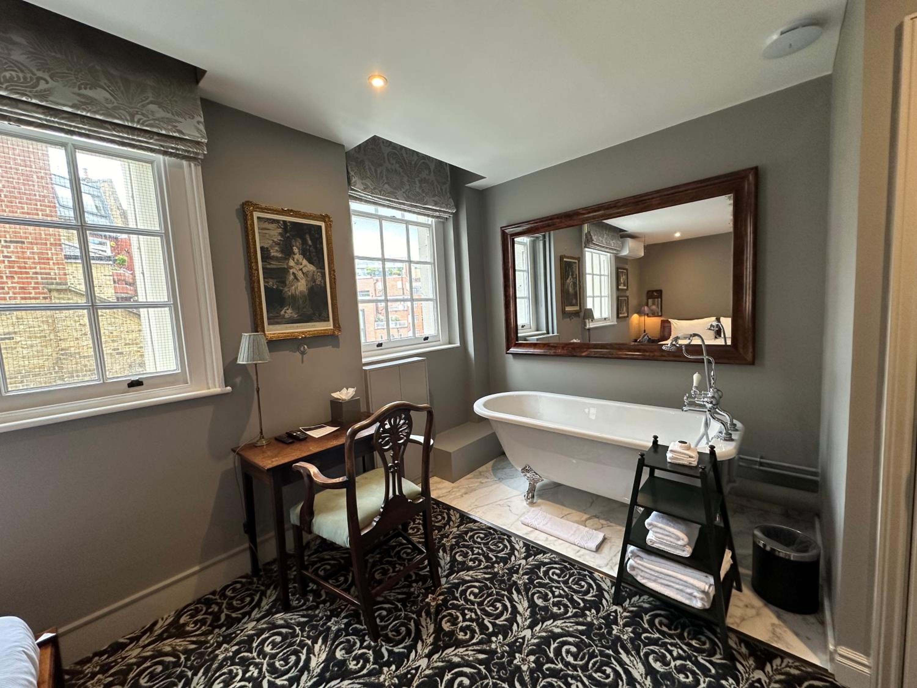 Three-Bedroom Suite photo 2