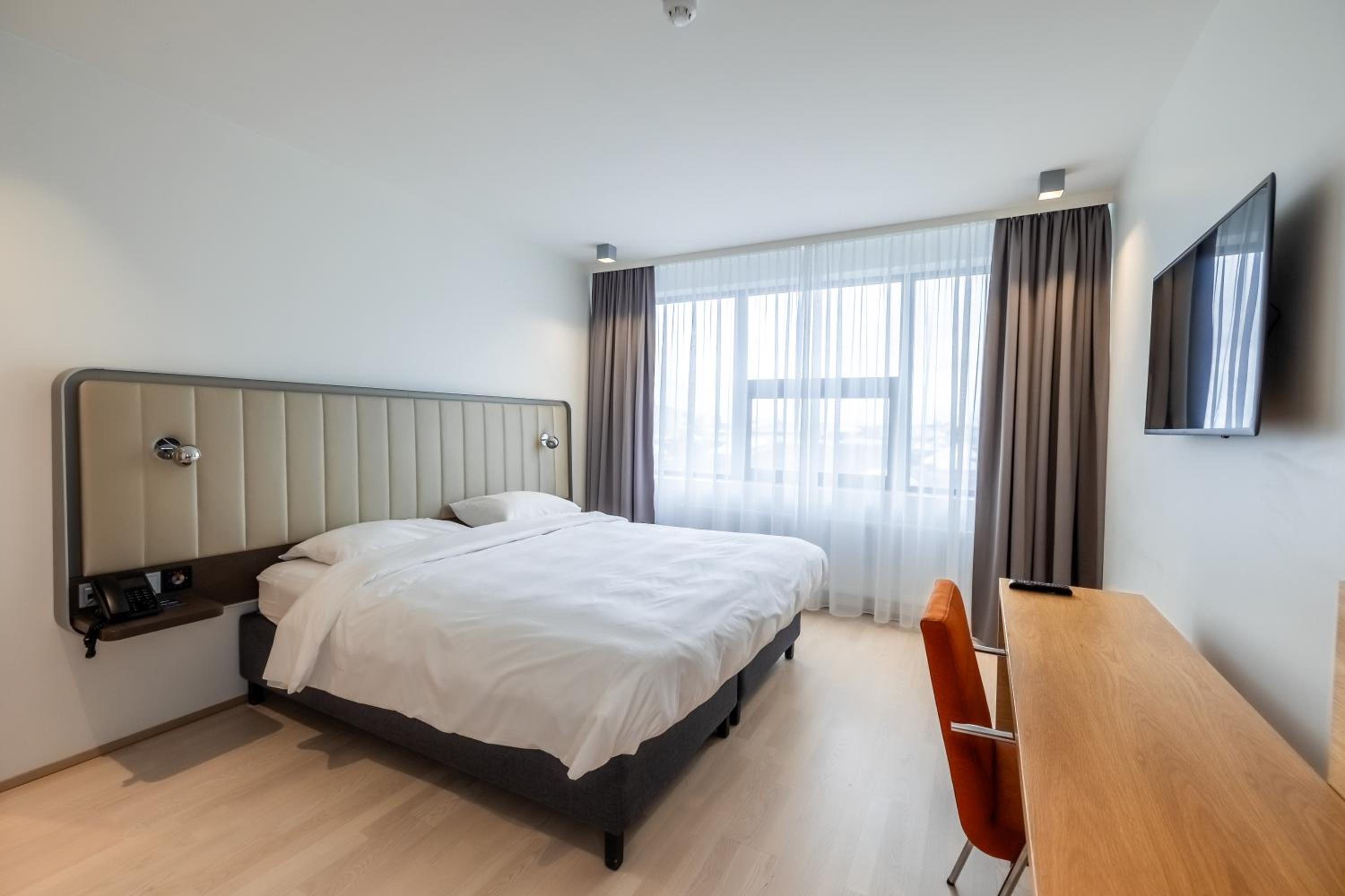 Guest Room - Photo 8
