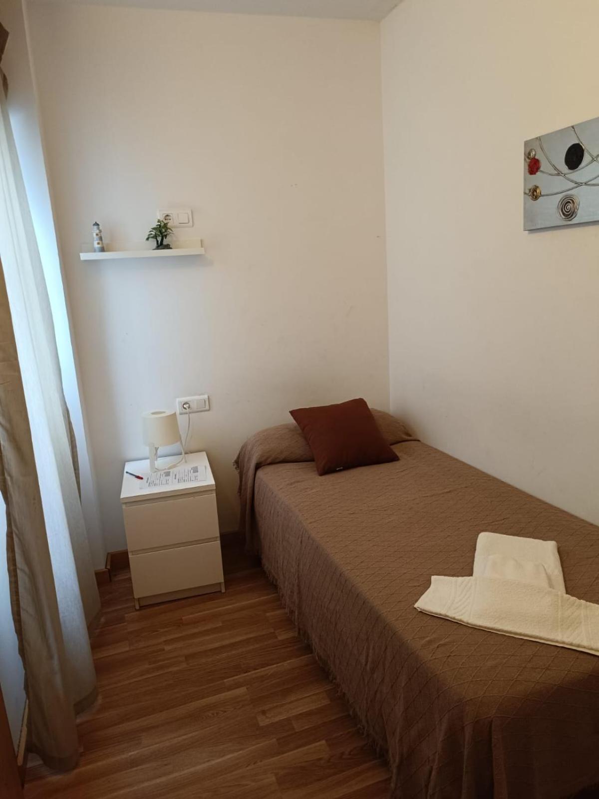 Standard Single Room with Shared Bathroom photo 3