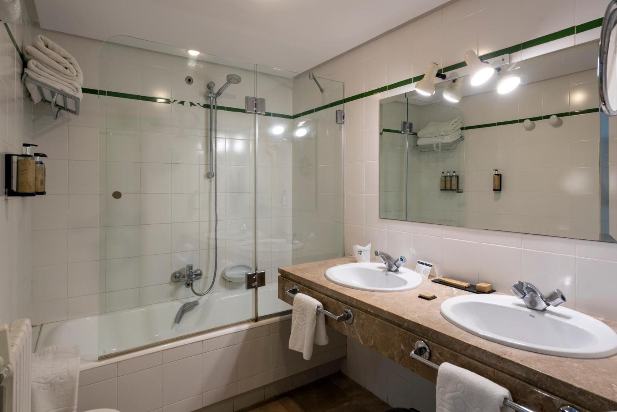 Standard Double Room - Photo 5