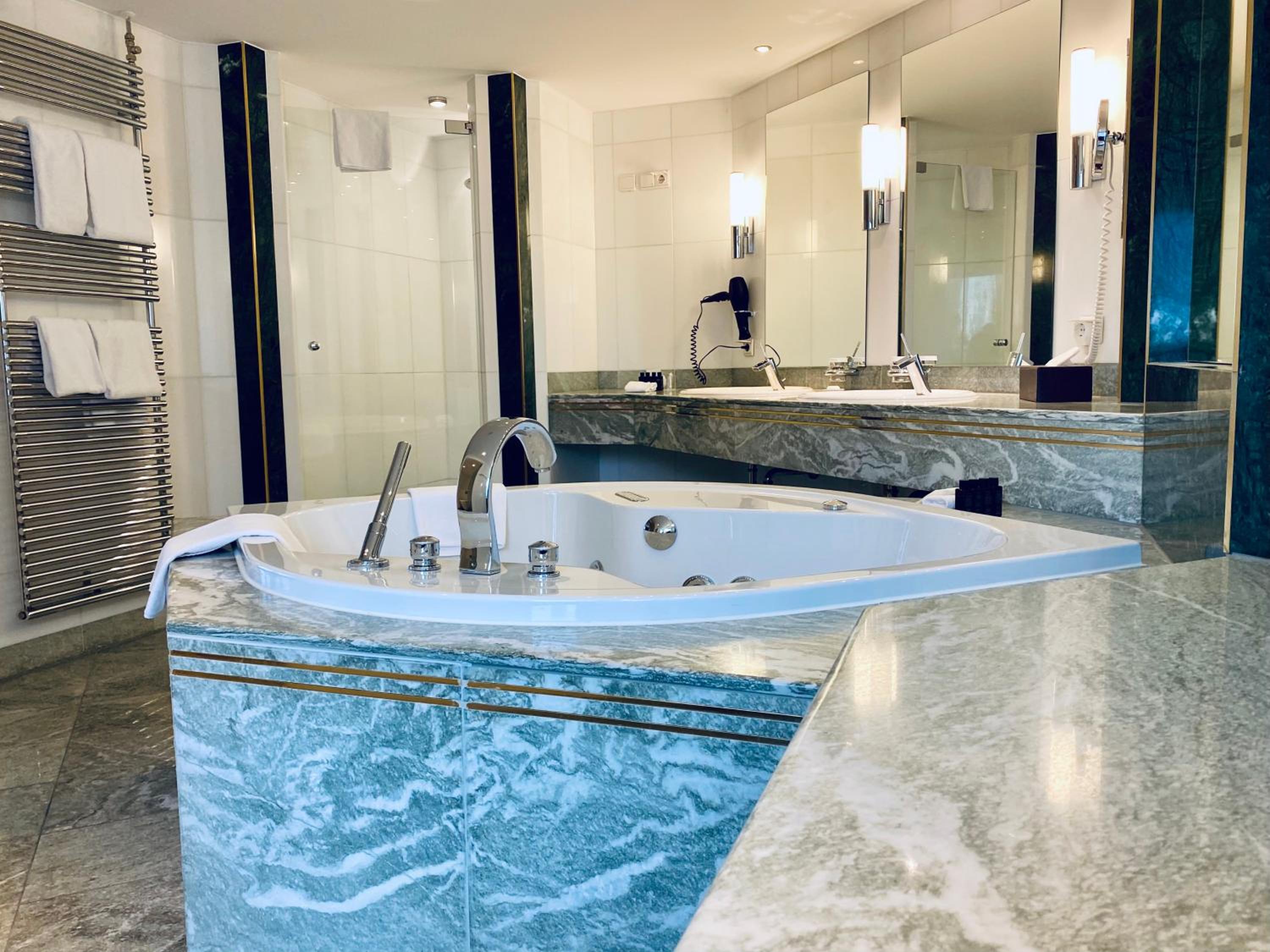 Senior Suite with free Club Lounge Access