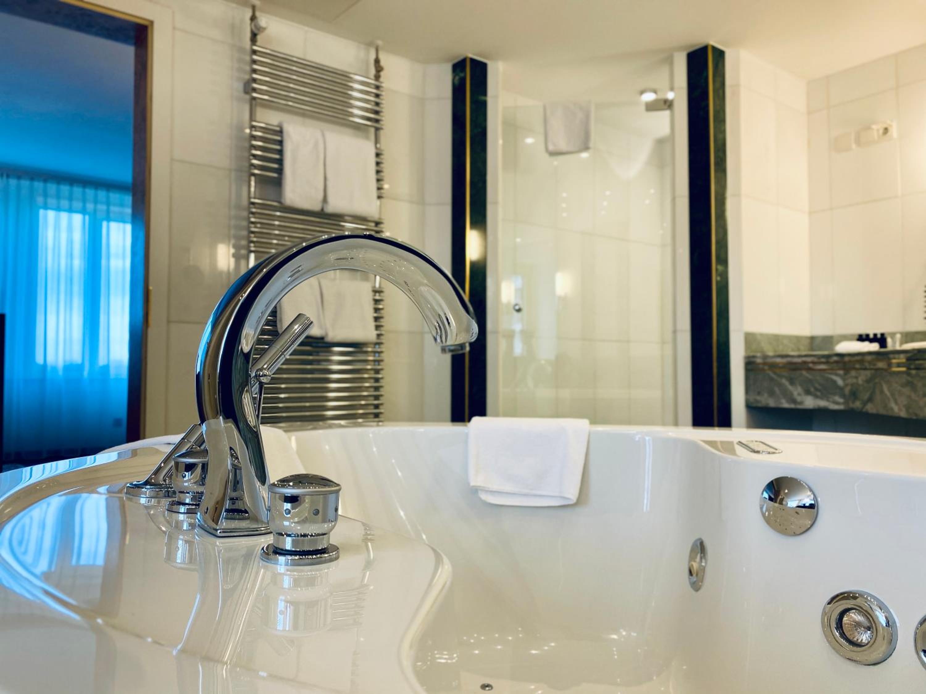 Senior Suite with free Club Lounge Access