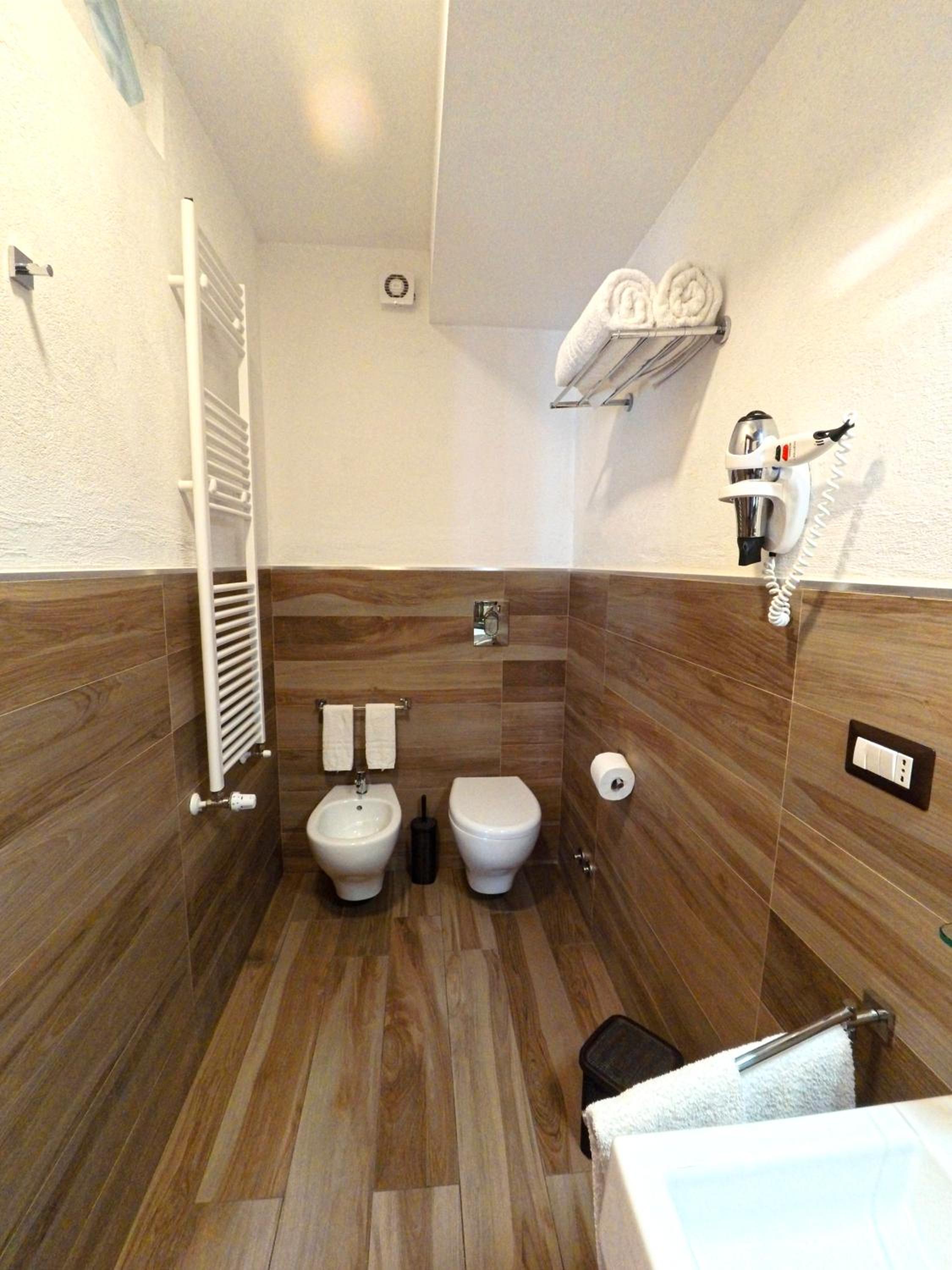 Deluxe Double Room - Photo 23