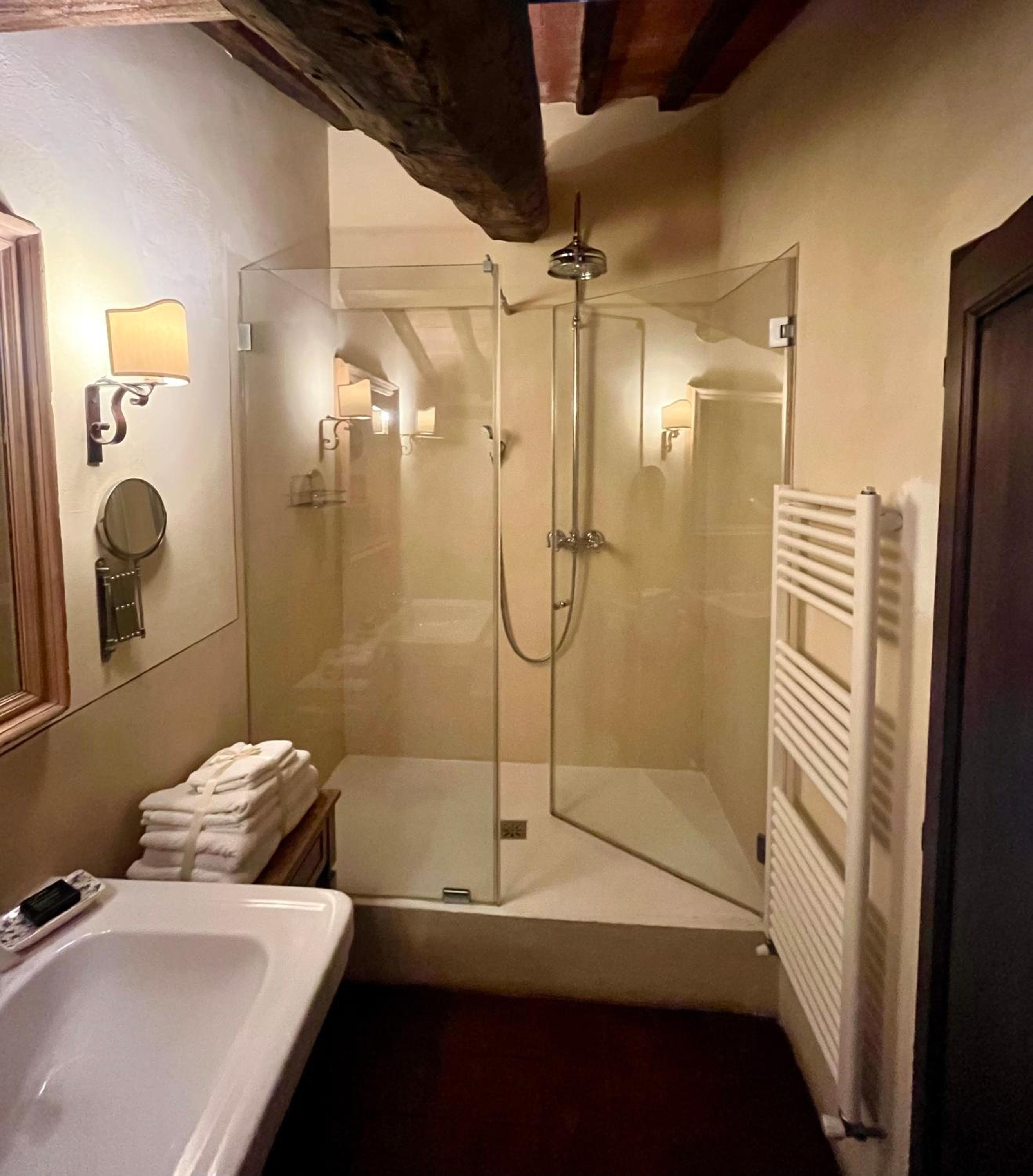Deluxe Double Room with Shower photo 3