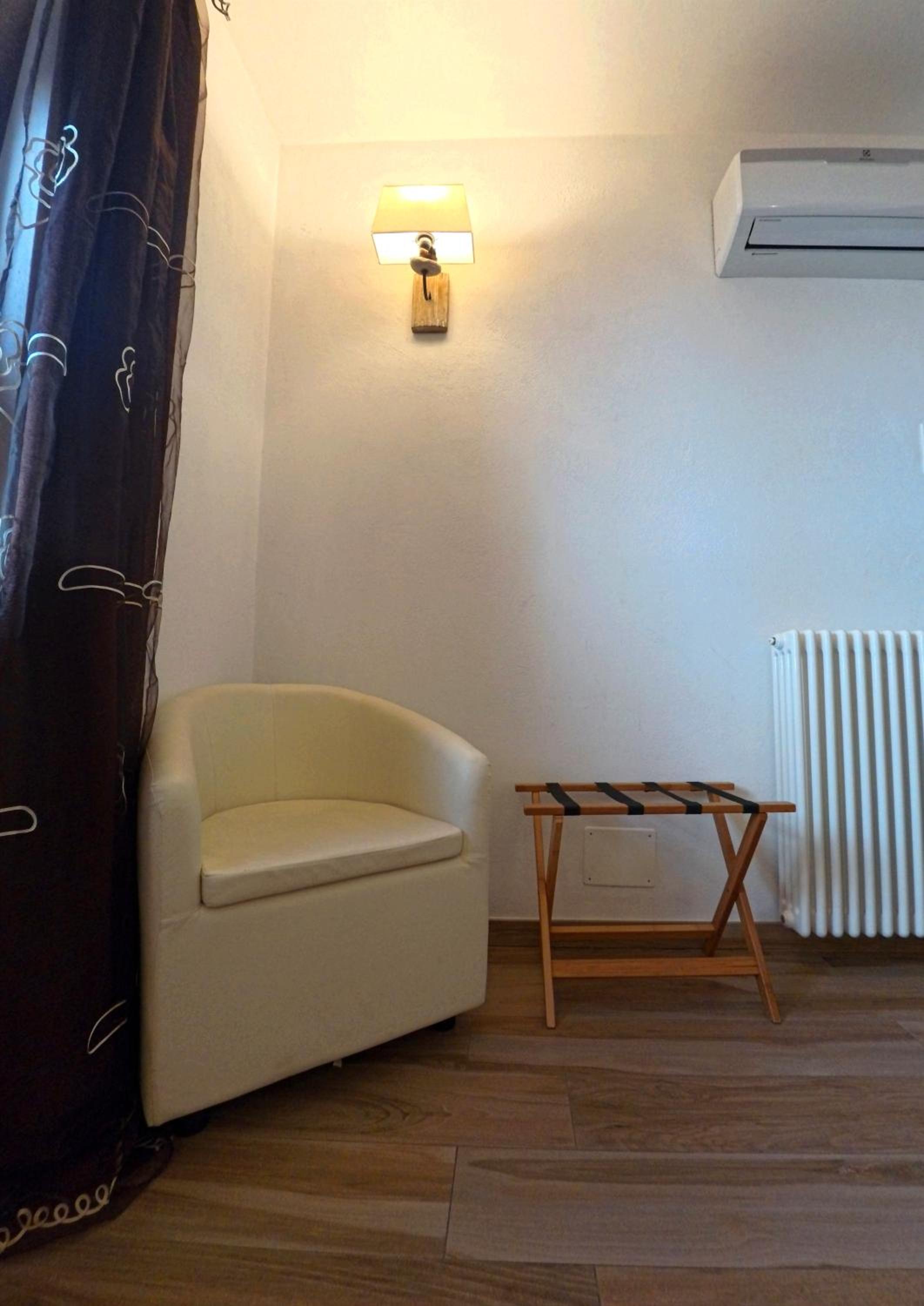 Deluxe Double Room - Photo 20