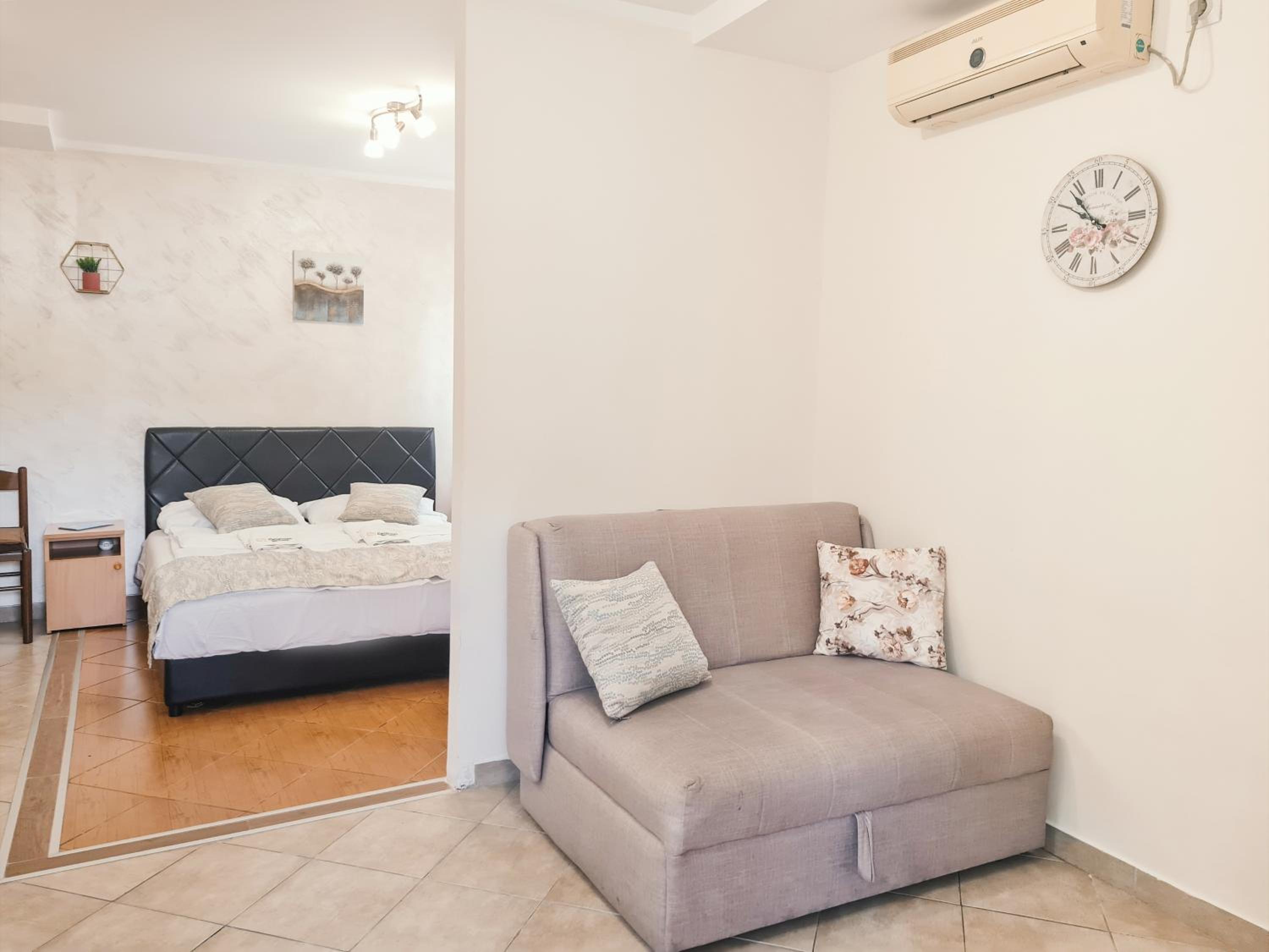 Studio Apartment Ground Floor photo 1