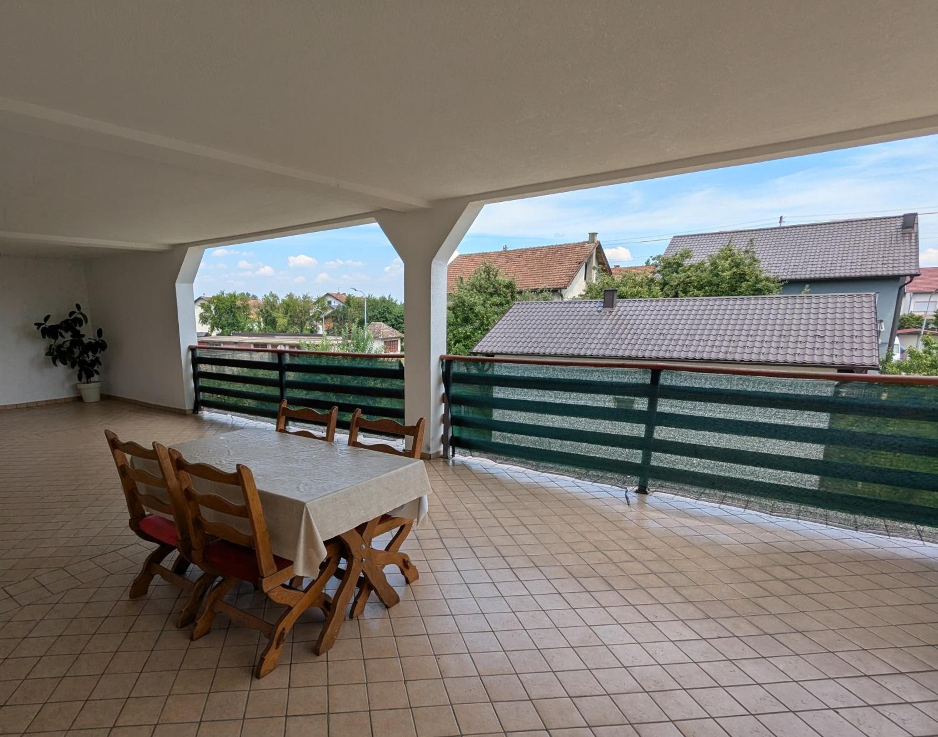 Four-Bedroom Apartment With Balcony  photo 3