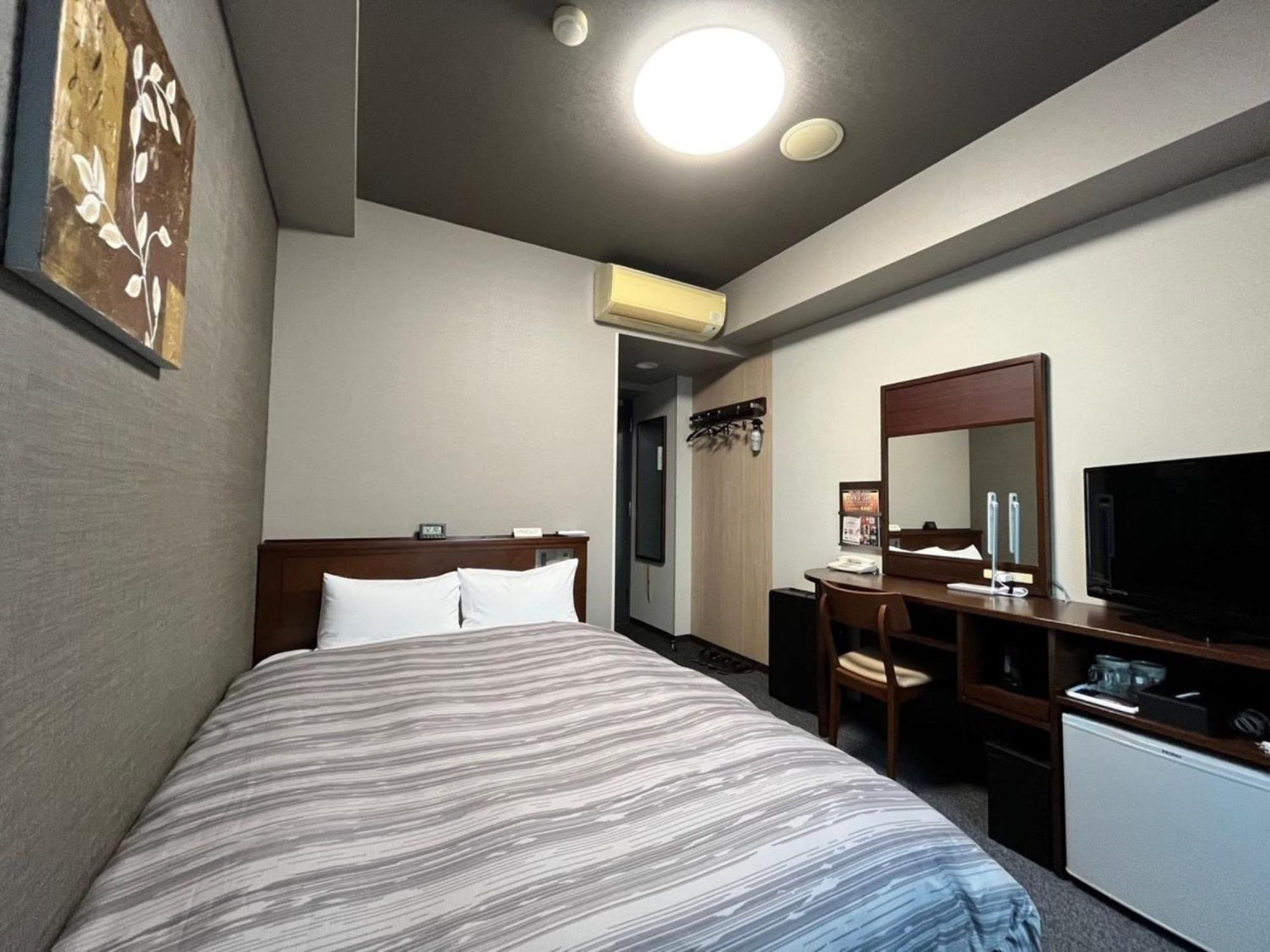 Double Room with Small Double Bed - Smoking - Photo 1