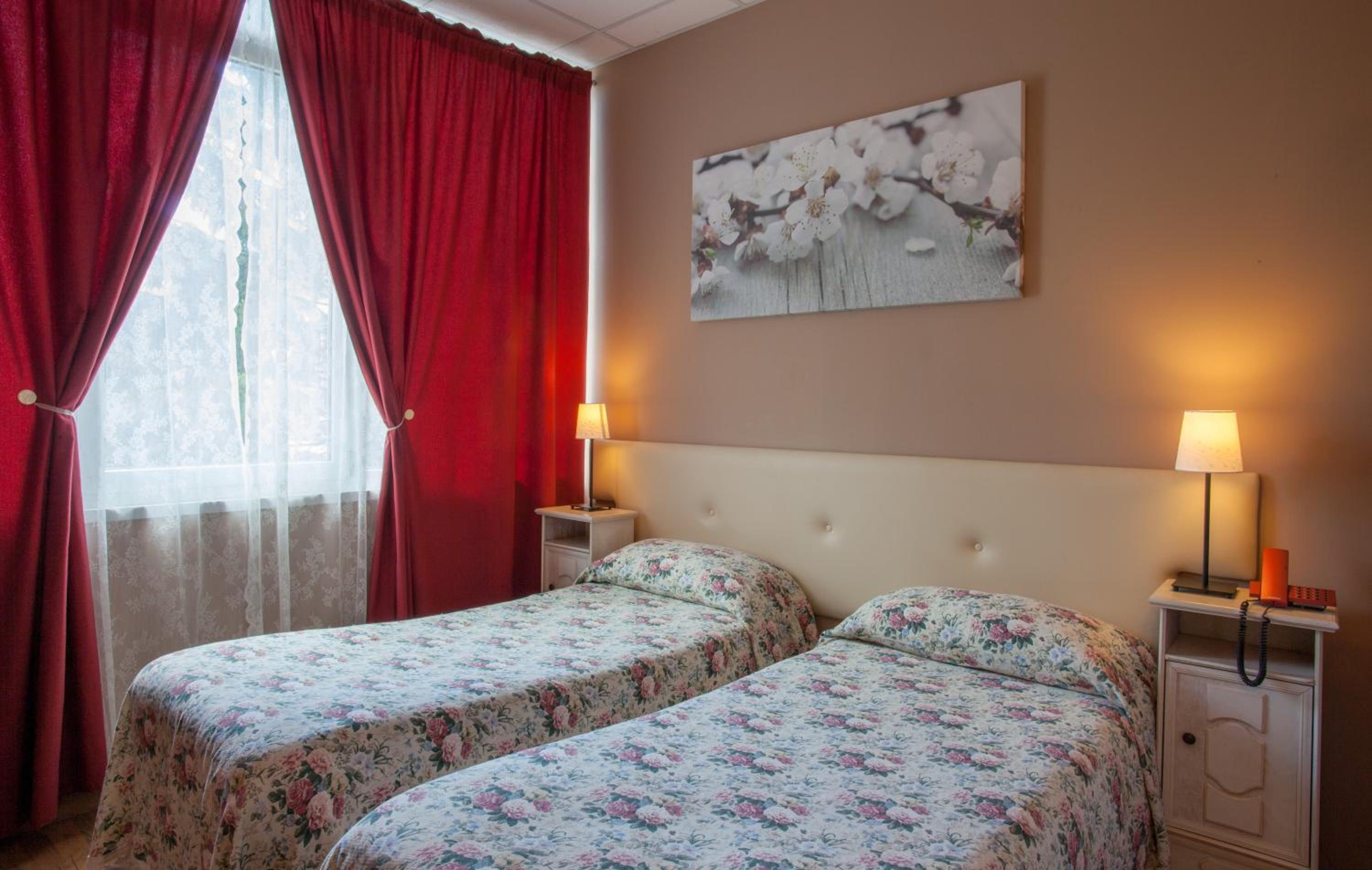 Twin Room with Private Bathroom - Photo 5