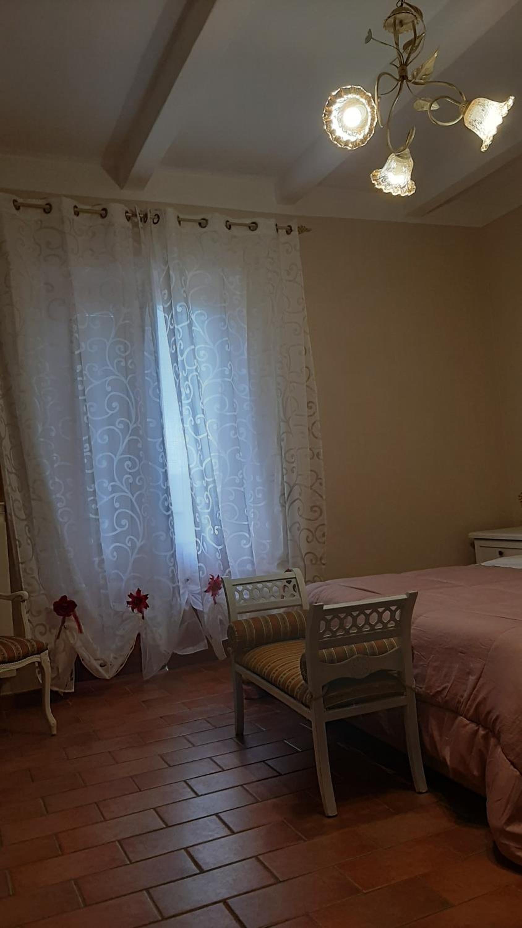 Standard Double Room - Photo 4