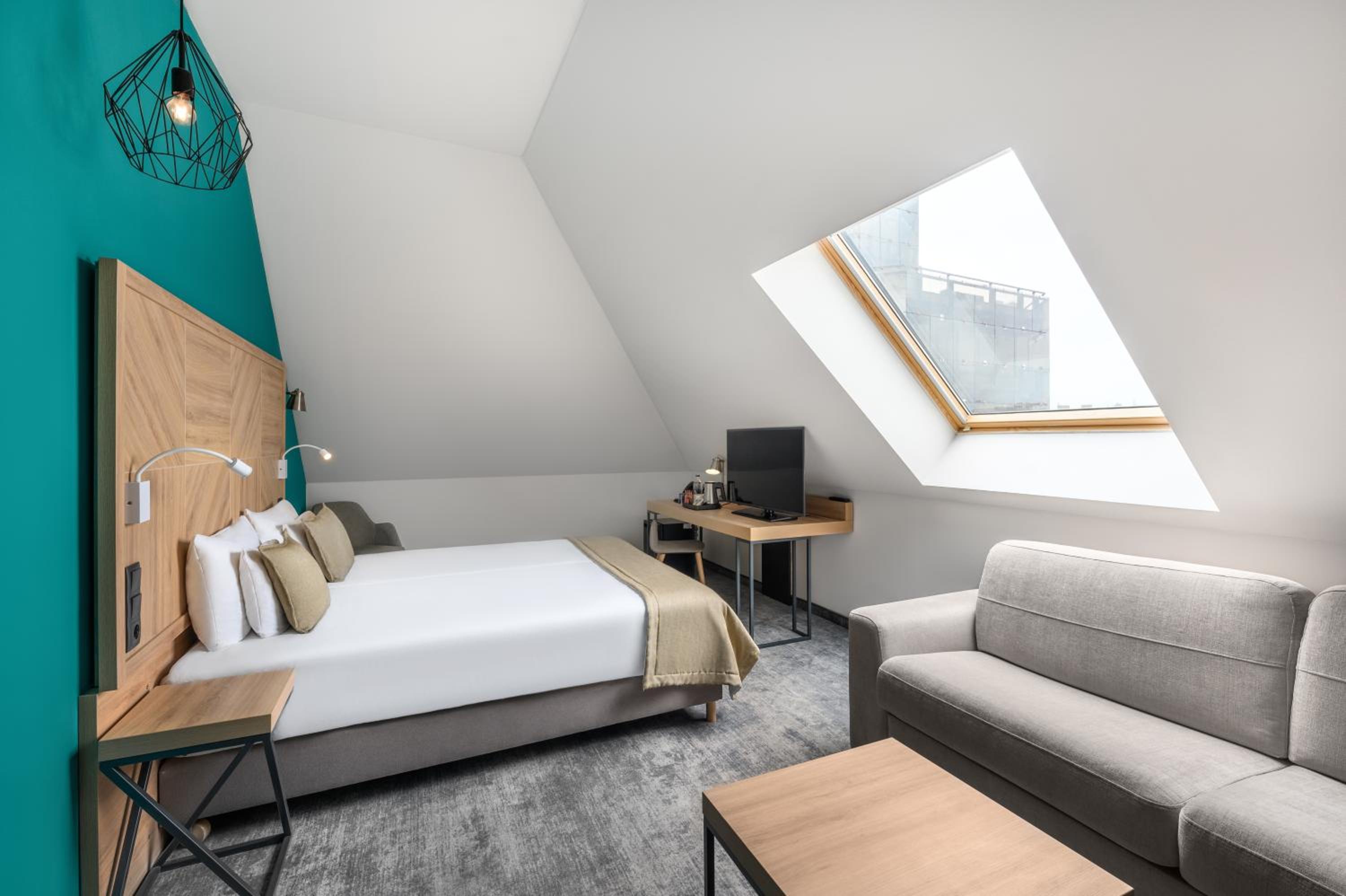 Large Double Room - Photo 7