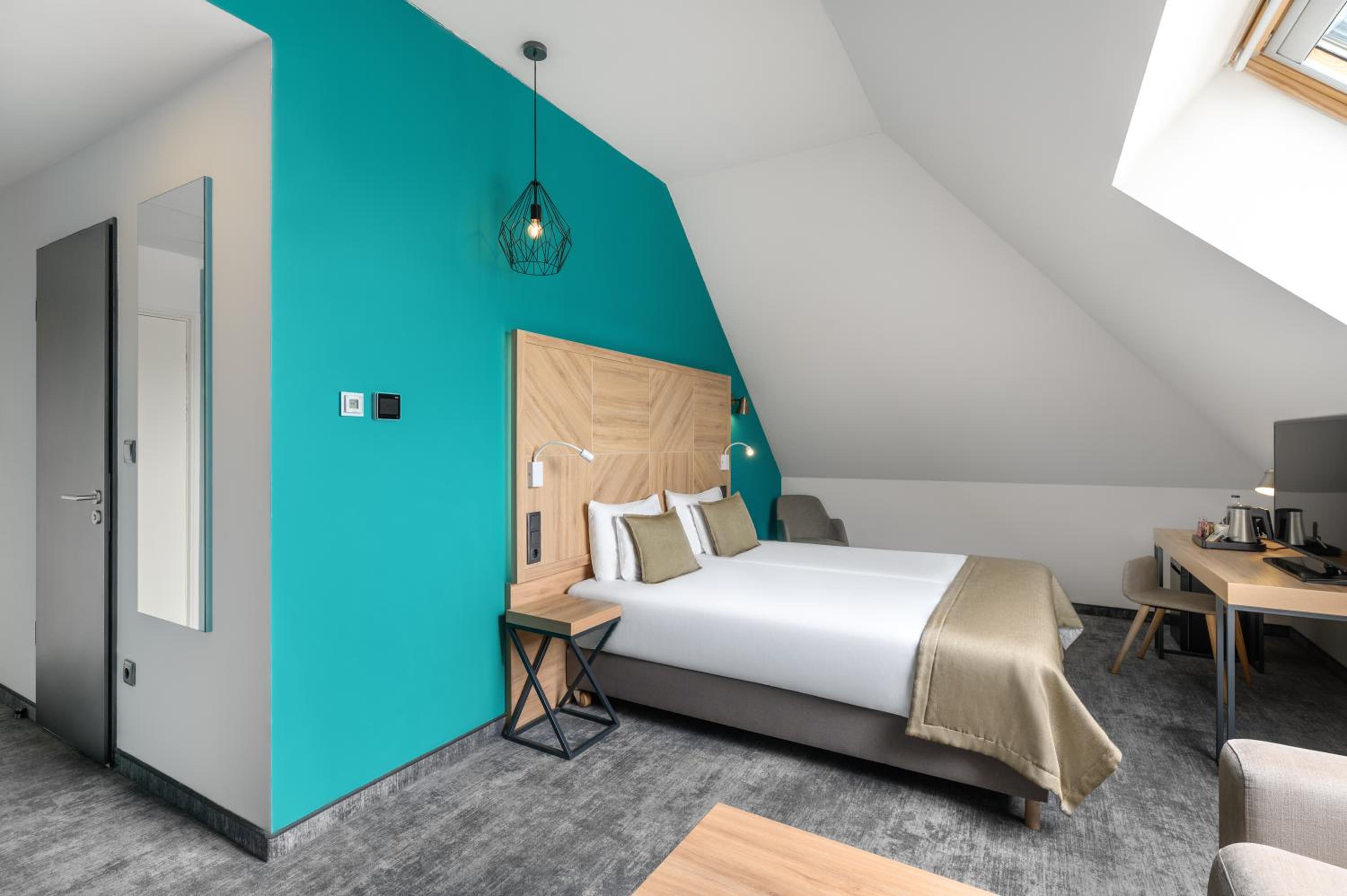 Large Double Room - Photo 17