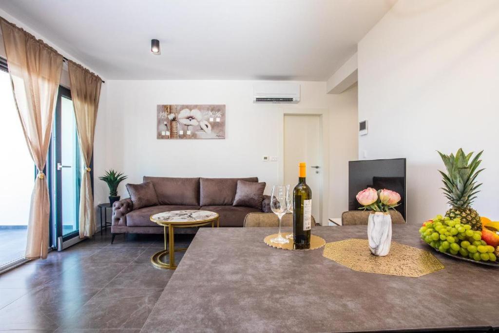 One-Bedroom Apartment with Balcony