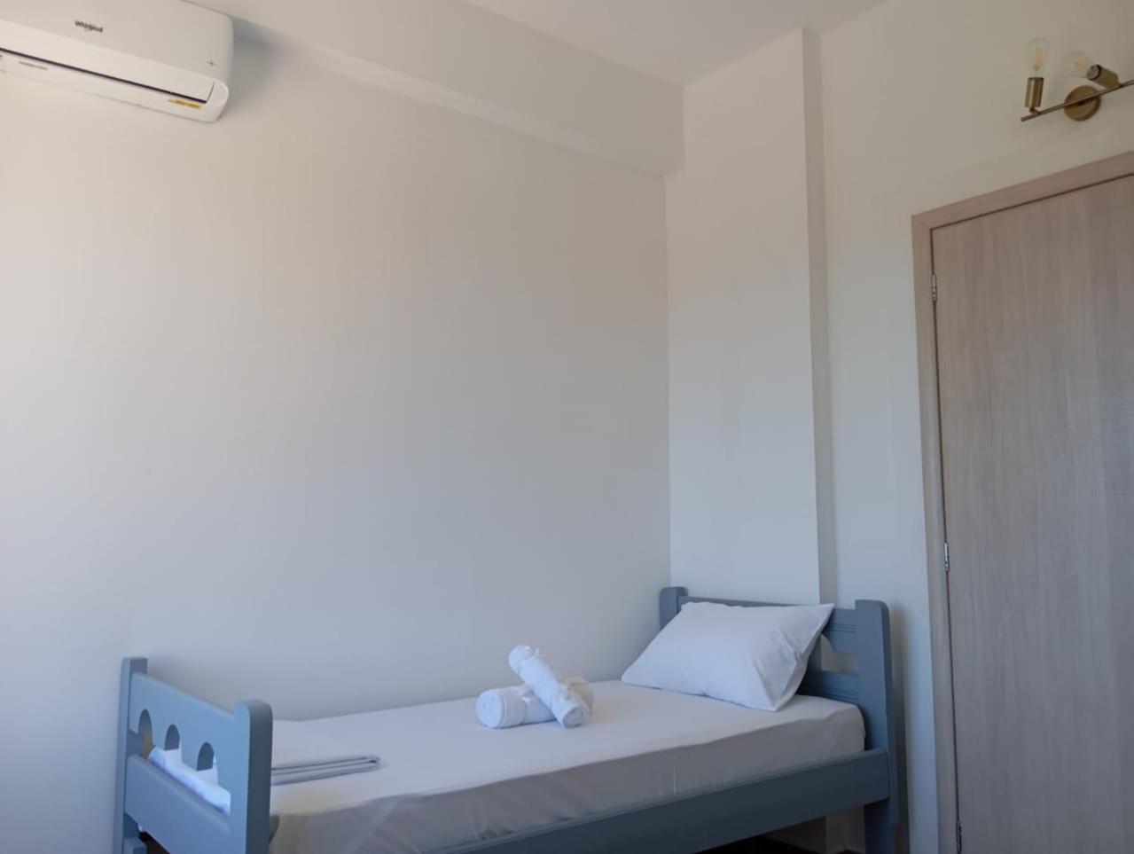 Three-Bedroom Villa photo 2
