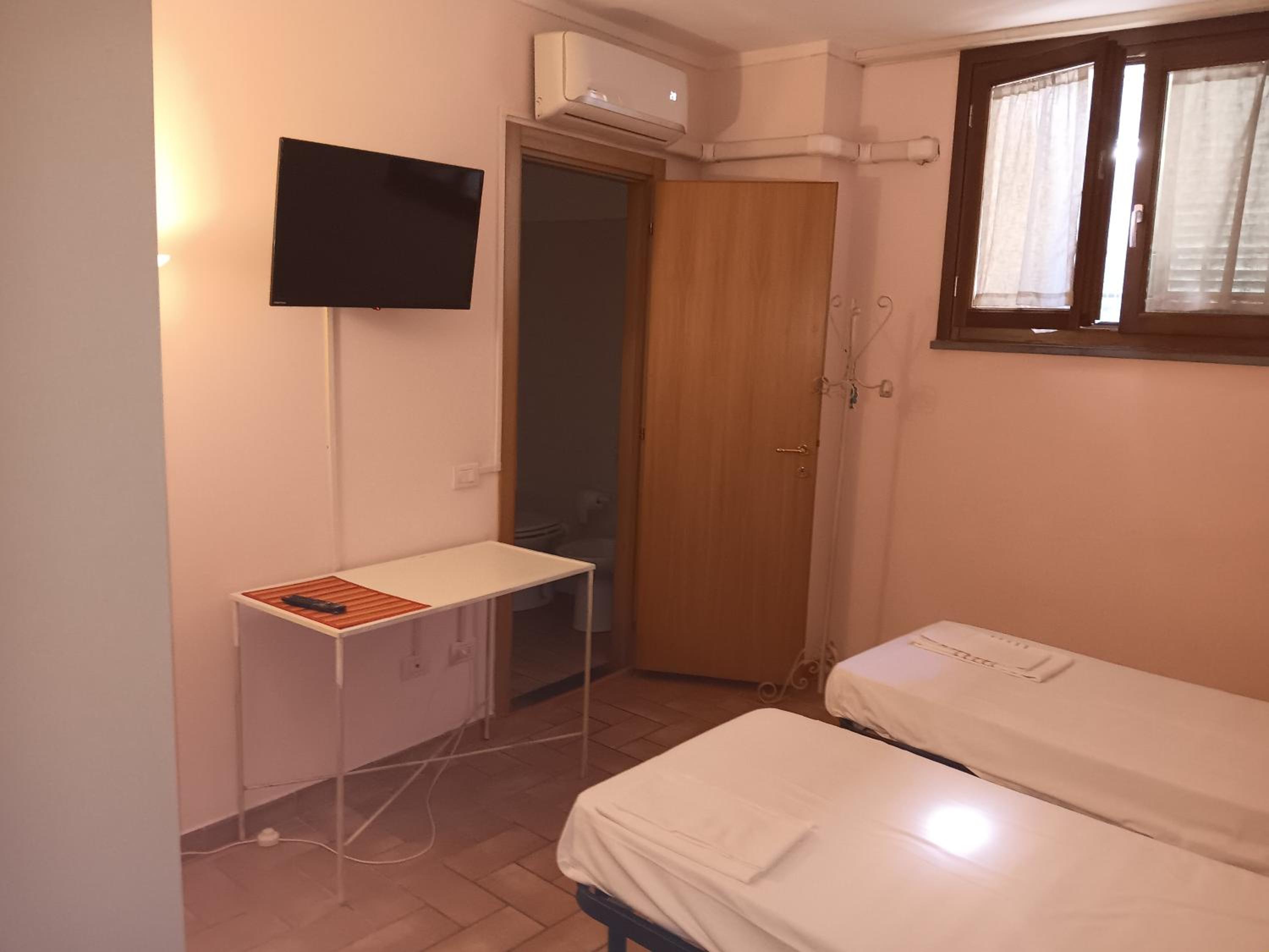 Bed in 4-Bed Mixed Dormitory Room photo 1