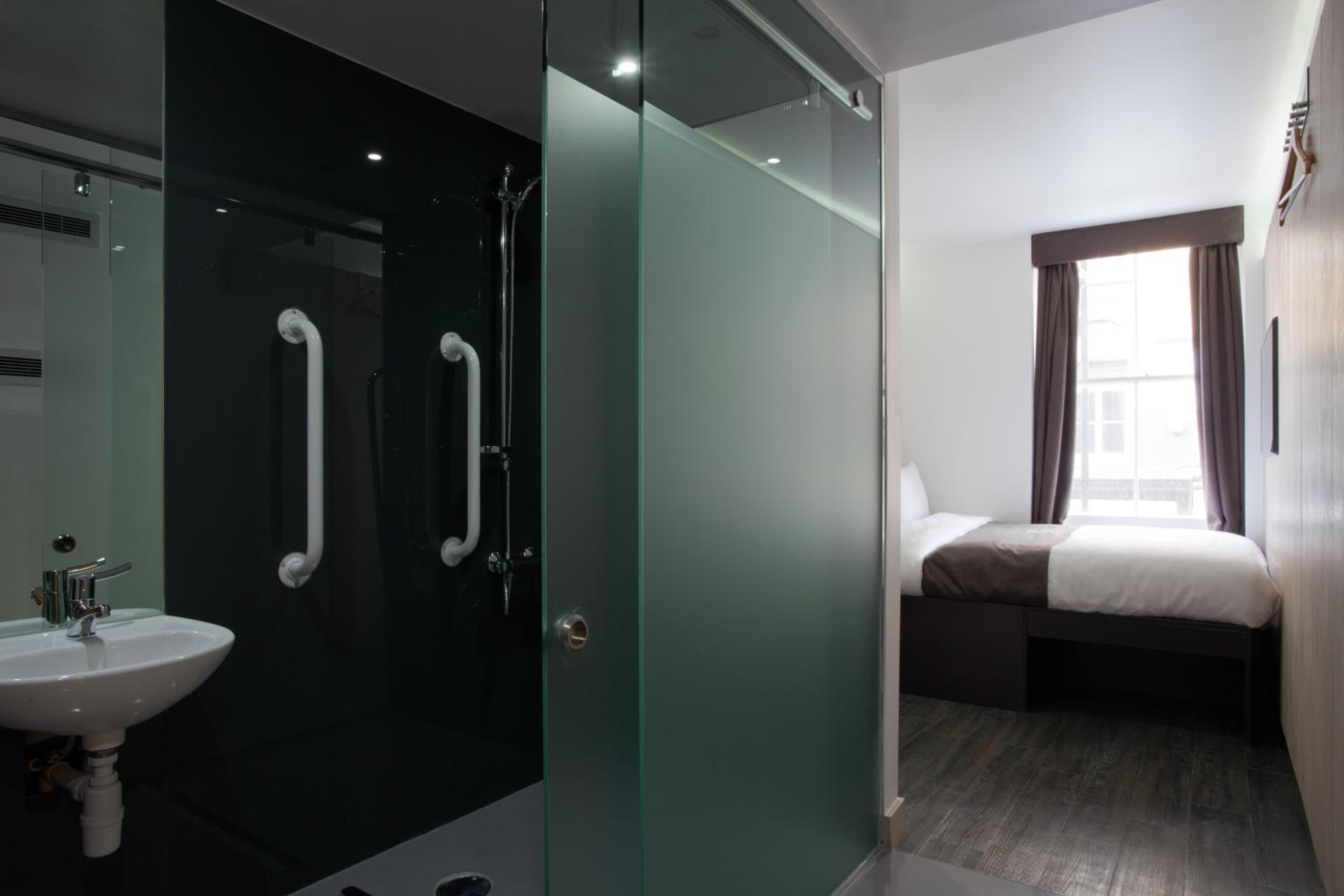 Double Room - Disability Access photo 2