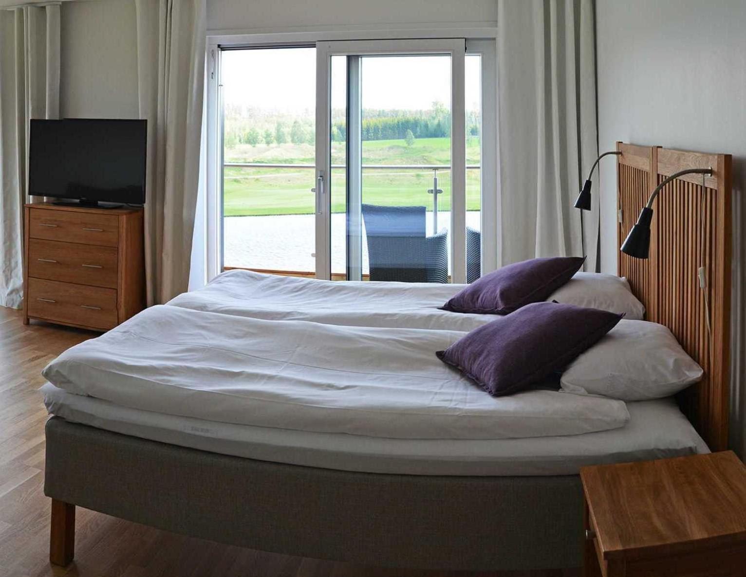 Junior Suite with Balcony - Photo 2