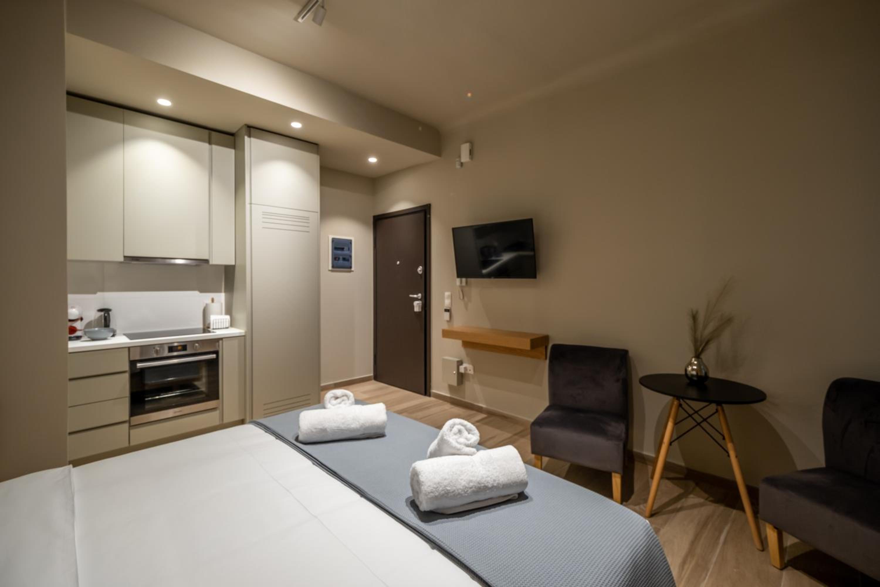 Studio Apartment with Balcony photo 3