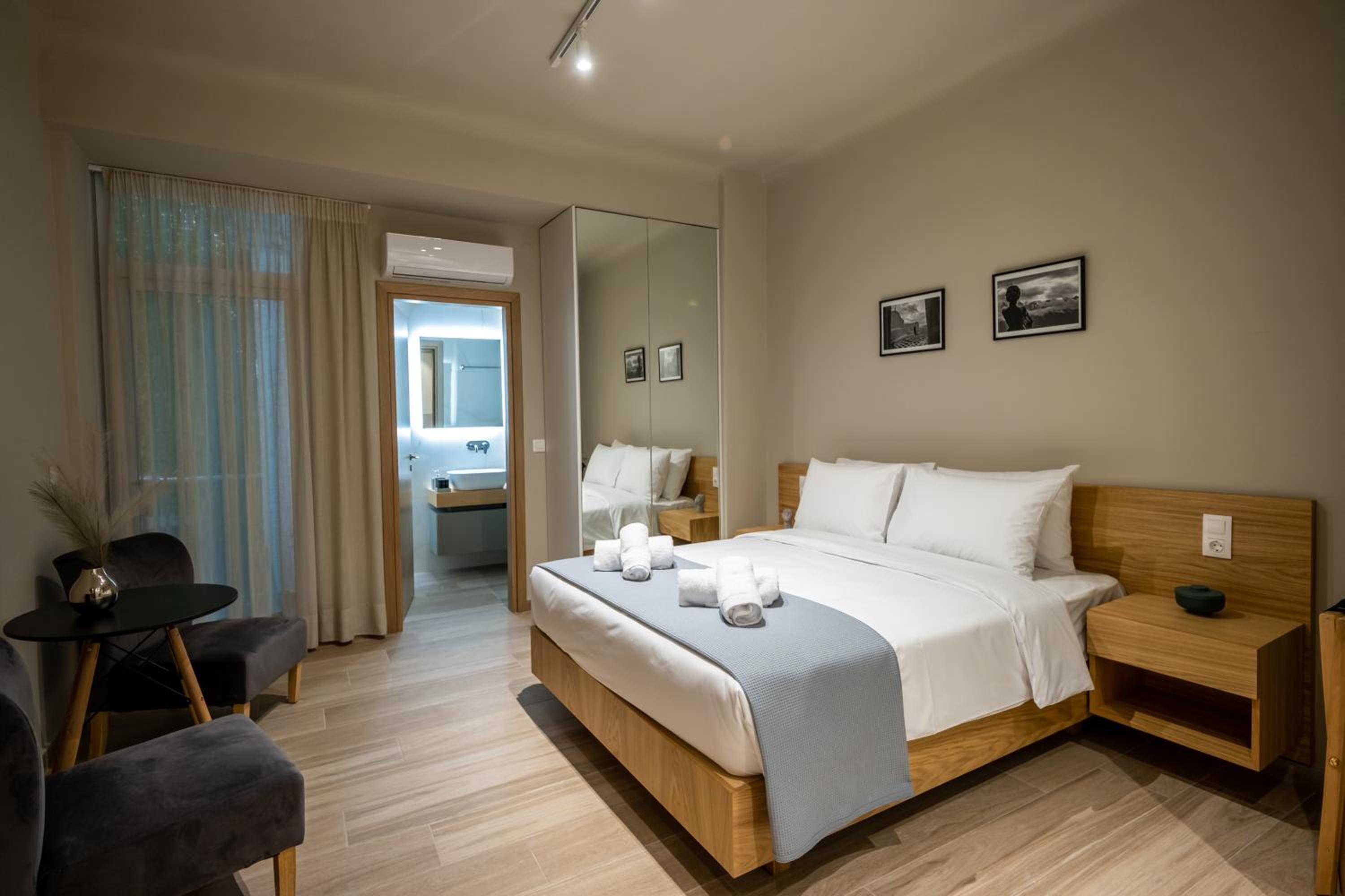 Studio Apartment with Balcony photo 1