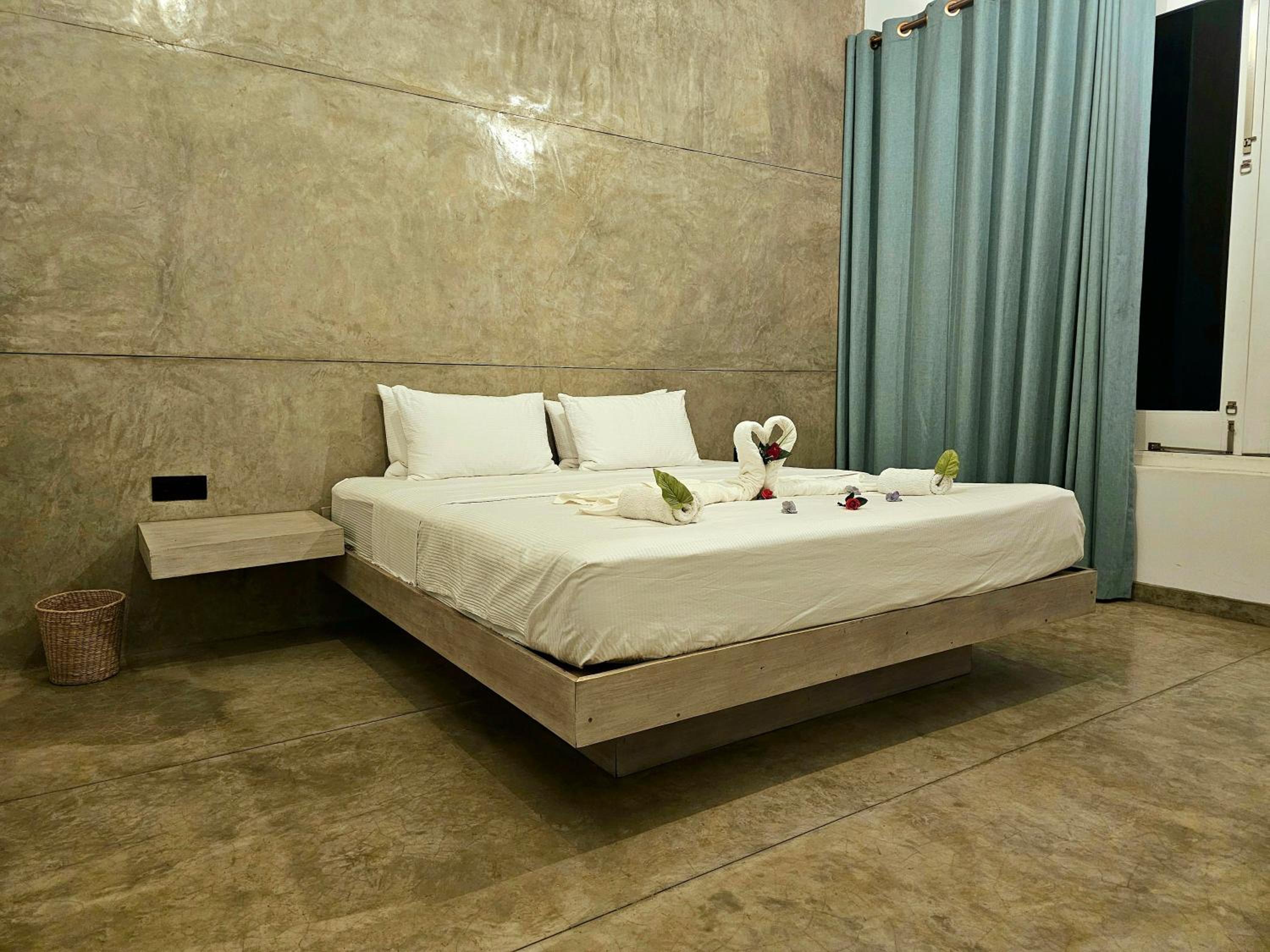 Double or Twin Room with City View photo 2