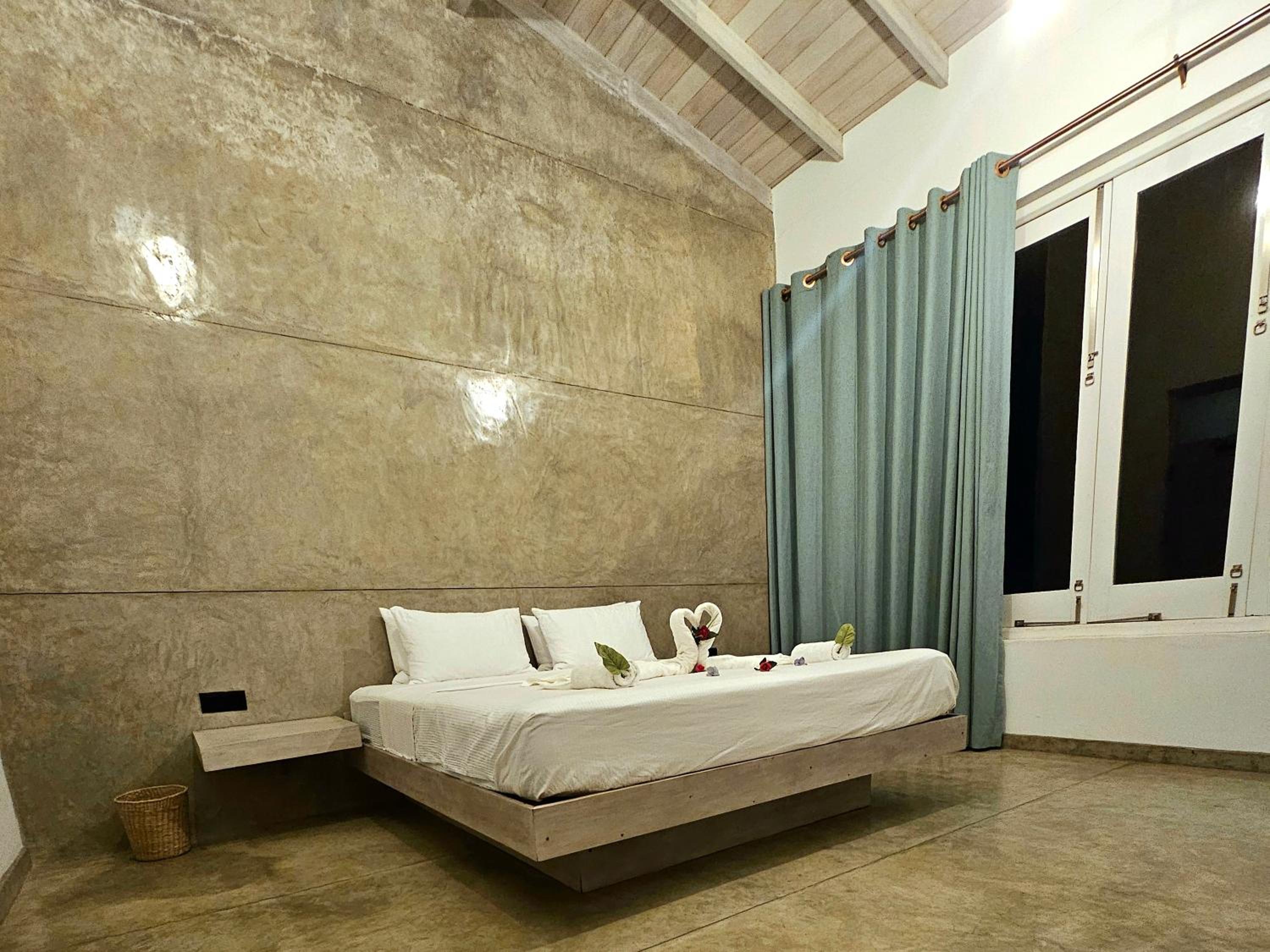Double or Twin Room with City View photo 3