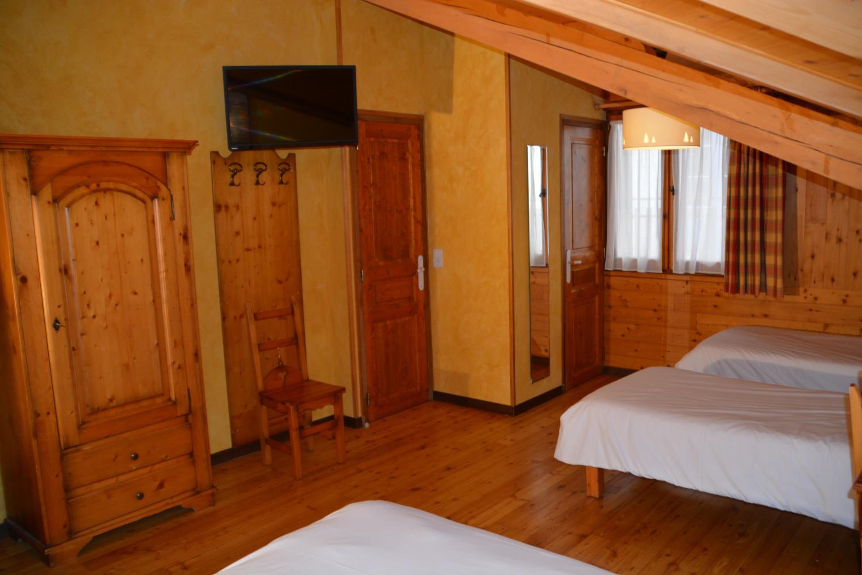 Quadruple Room - Photo 1