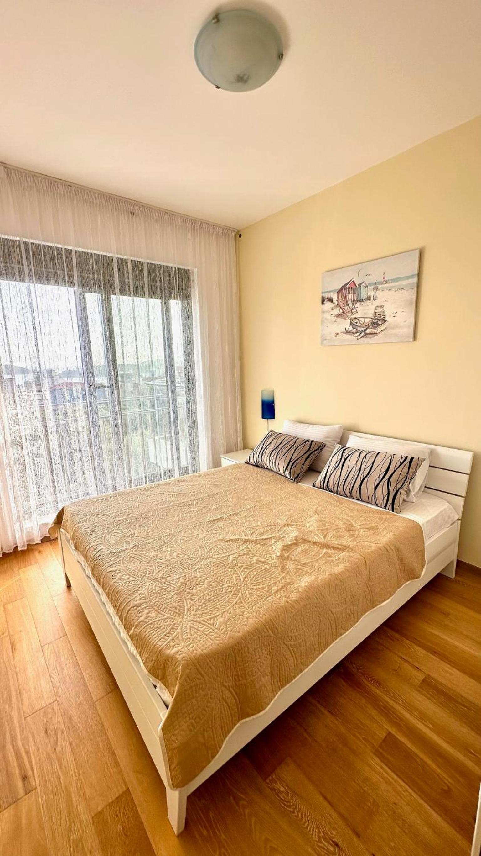 One-Bedroom Apartment photo 1